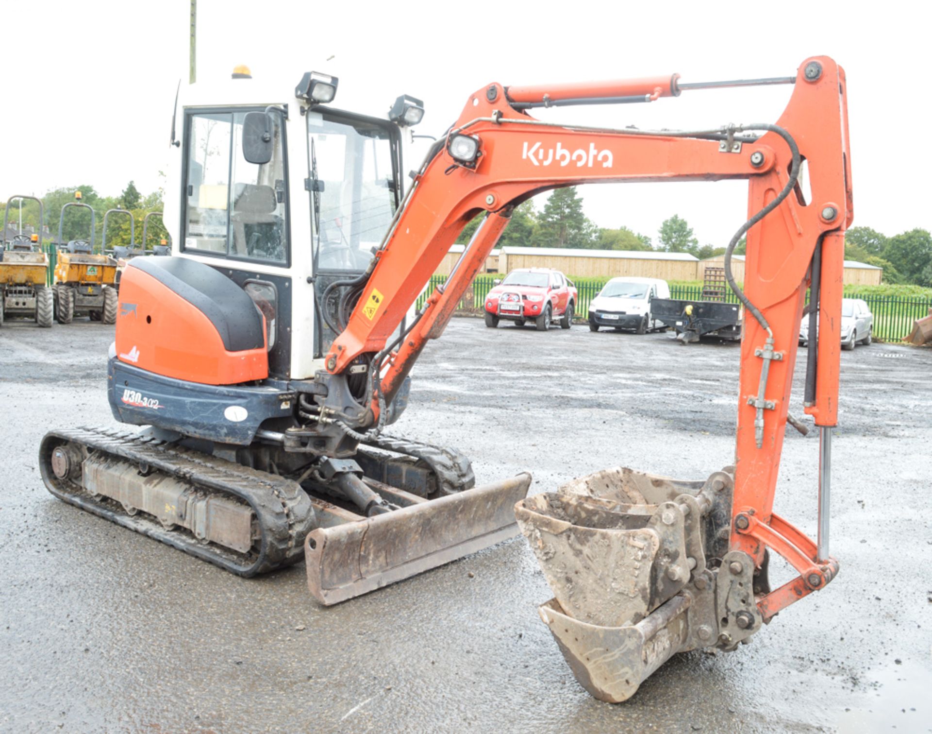 Kubota U30-3 3 tonne rubber tracked mini excavator Year: 2011 S/N: 80381 Recorded Hours: 2690 blade, - Image 4 of 11