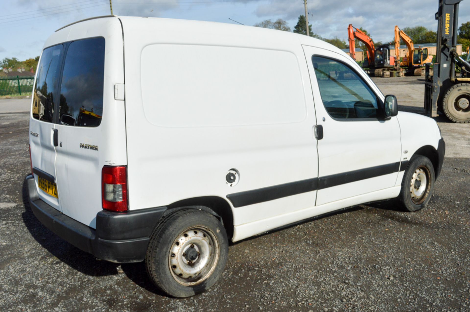 Peugeot Partner LX 2.0 HDI panel van Registration Number: PE56 PTZ Date of Registration: 31/10/ - Image 2 of 11