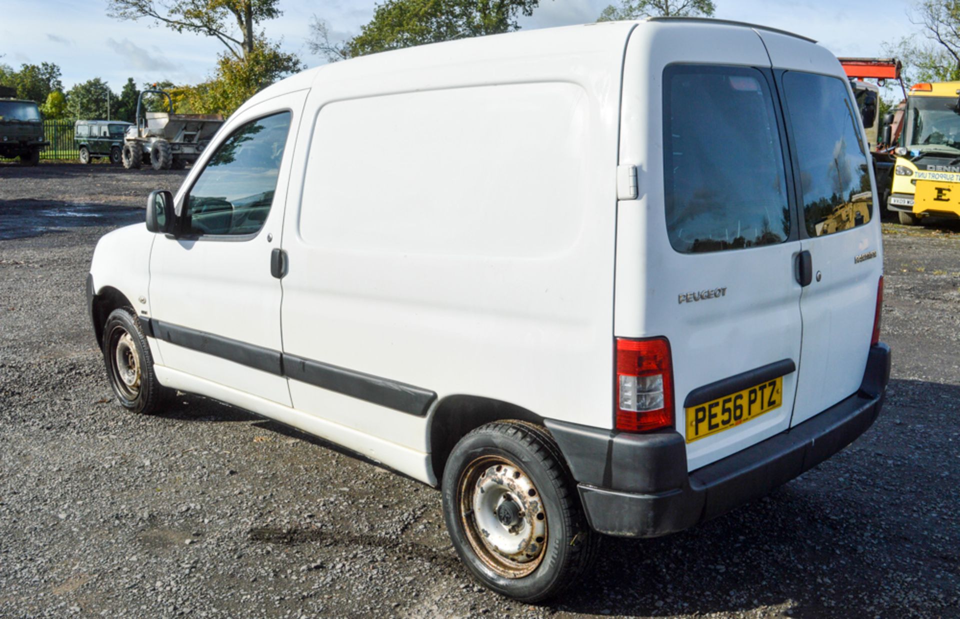 Peugeot Partner LX 2.0 HDI panel van Registration Number: PE56 PTZ Date of Registration: 31/10/ - Image 5 of 11