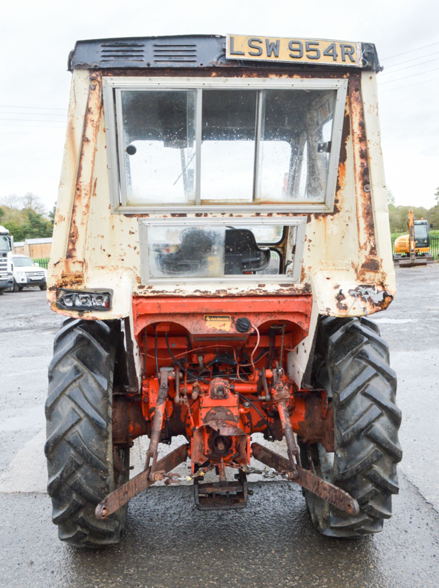 David Brown 885 diesel tractor Registration Number: LSW 994R Date of Registration: 07/09/1976 - Image 5 of 11