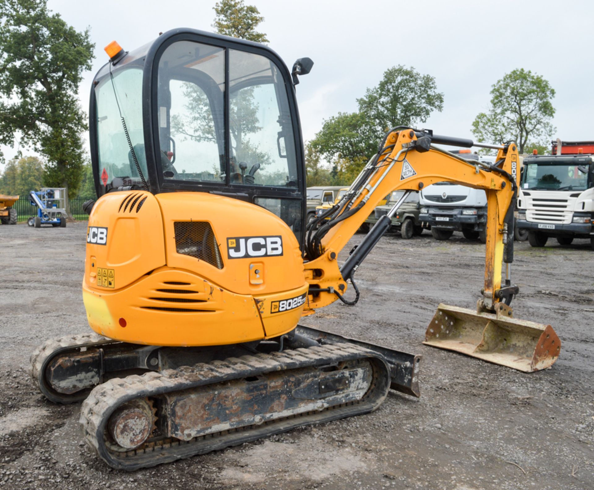 JCB 8025 ZTS 2.5 tonne rubber tracked mini excavator Year: 2011 S/N: 2020534 Recorded Hours: 1824 - Image 3 of 11