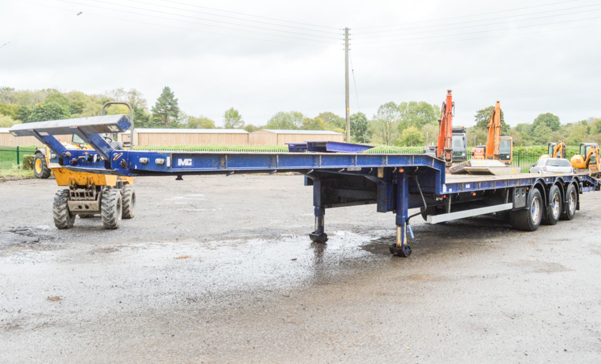 M&G SLC 27Y stepframe low loader trailer Year: 2010 MOT Expires: 30/06/2018 Chassis No: 36465 c/w