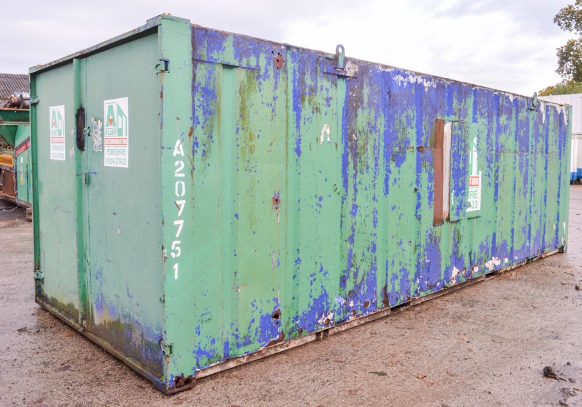 21ft x 9ft steel store site unit ** No keys & locked ** A207751 - Image 2 of 4