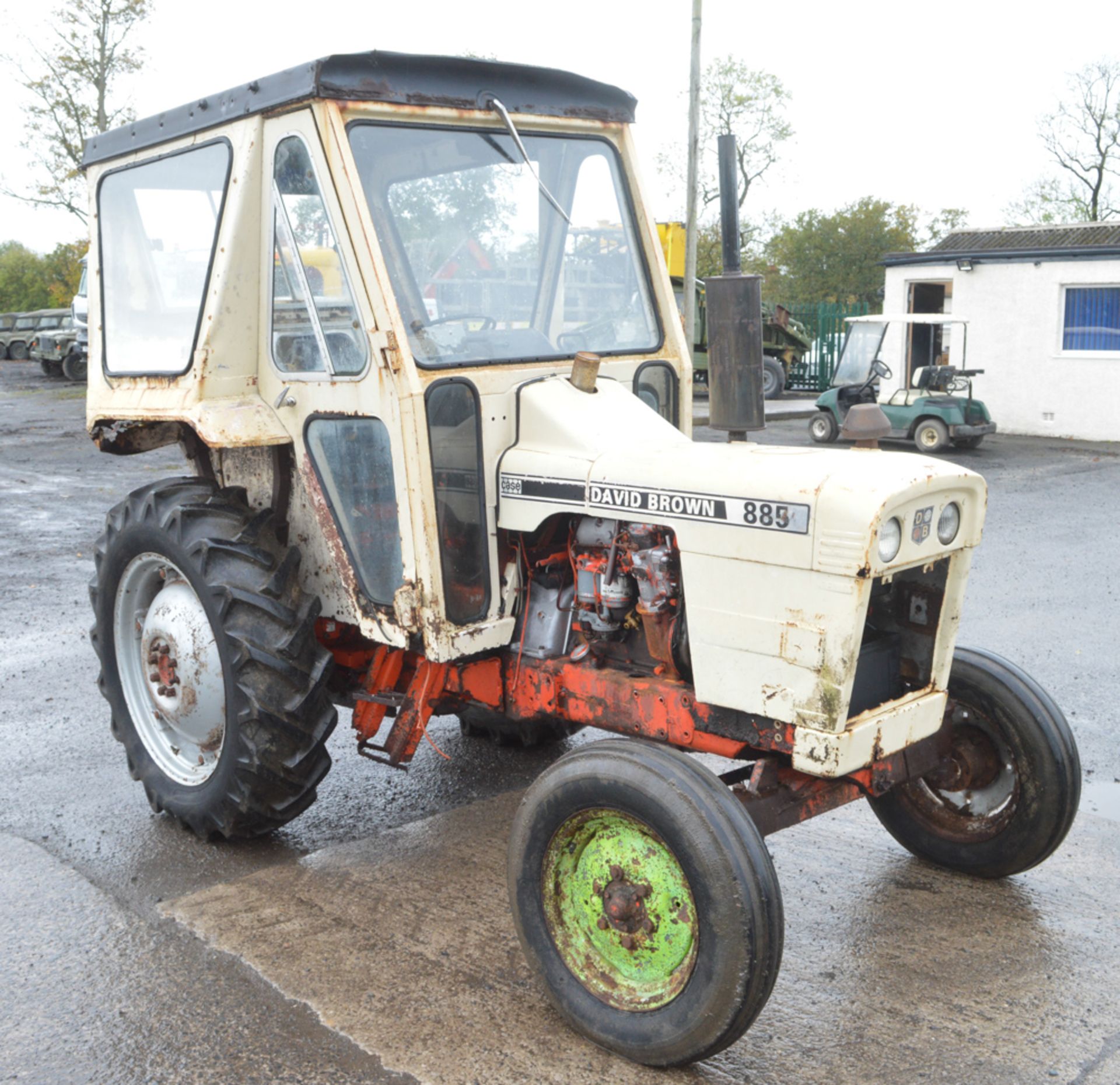 David Brown 885 diesel tractor Registration Number: LSW 994R Date of Registration: 07/09/1976 - Image 2 of 11