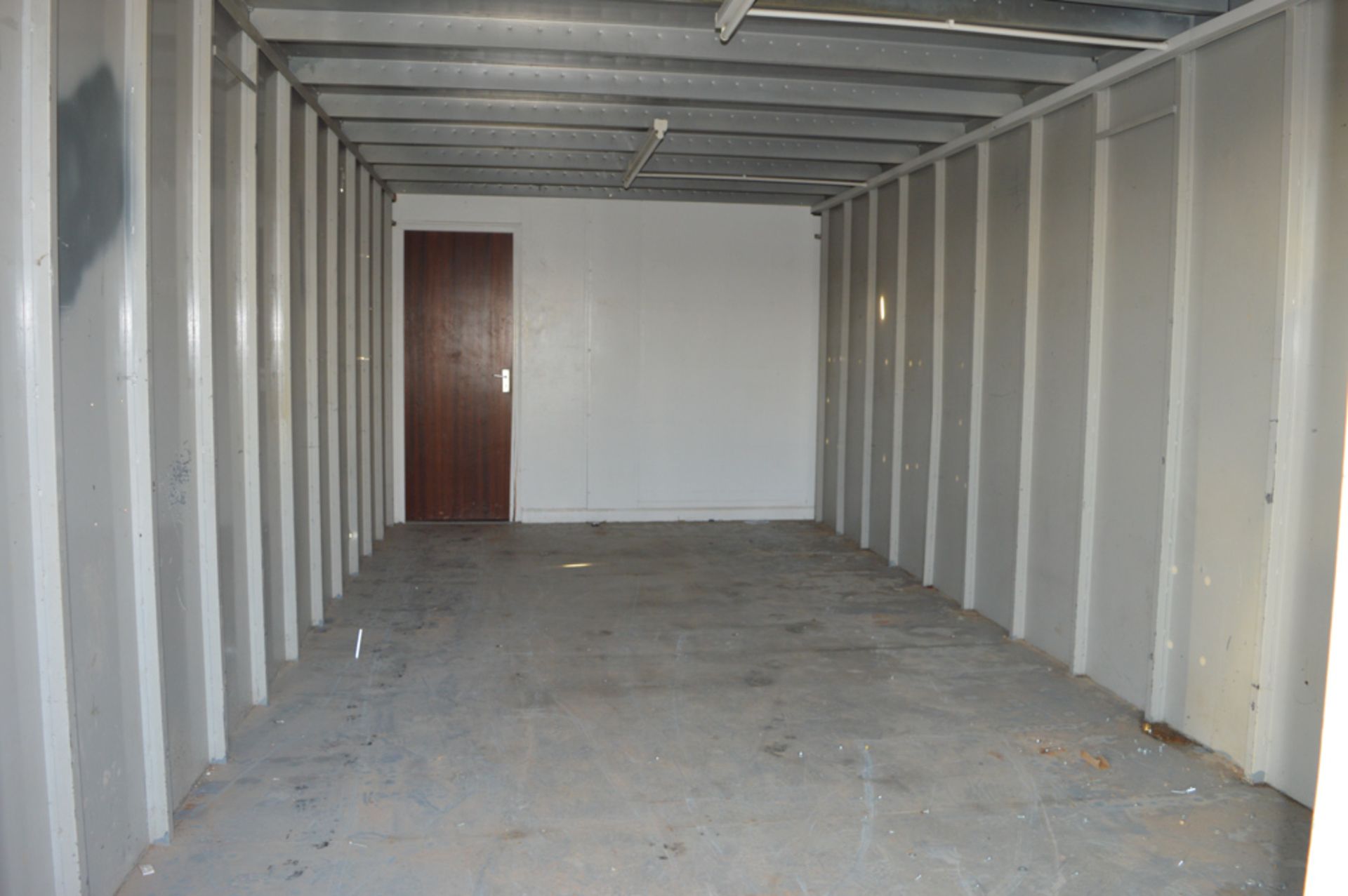 32 ft x 10 ft steel store unit  comprising of: store & office c/w keys 77304 - Image 5 of 8