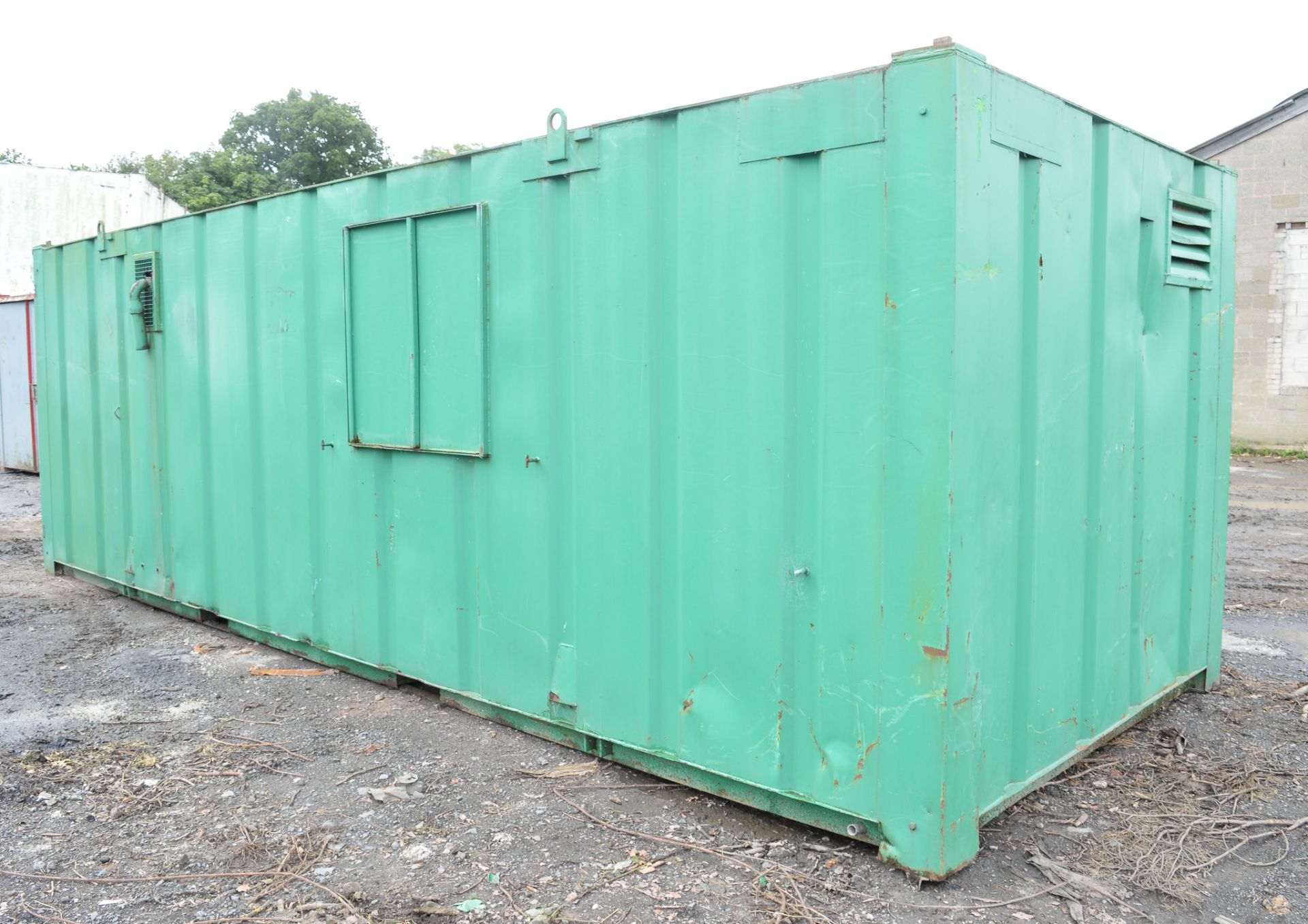 24 ft x 9 ft steel anti vandal site welfare unit Comprising of: canteen area, toilet & generator - Image 3 of 9