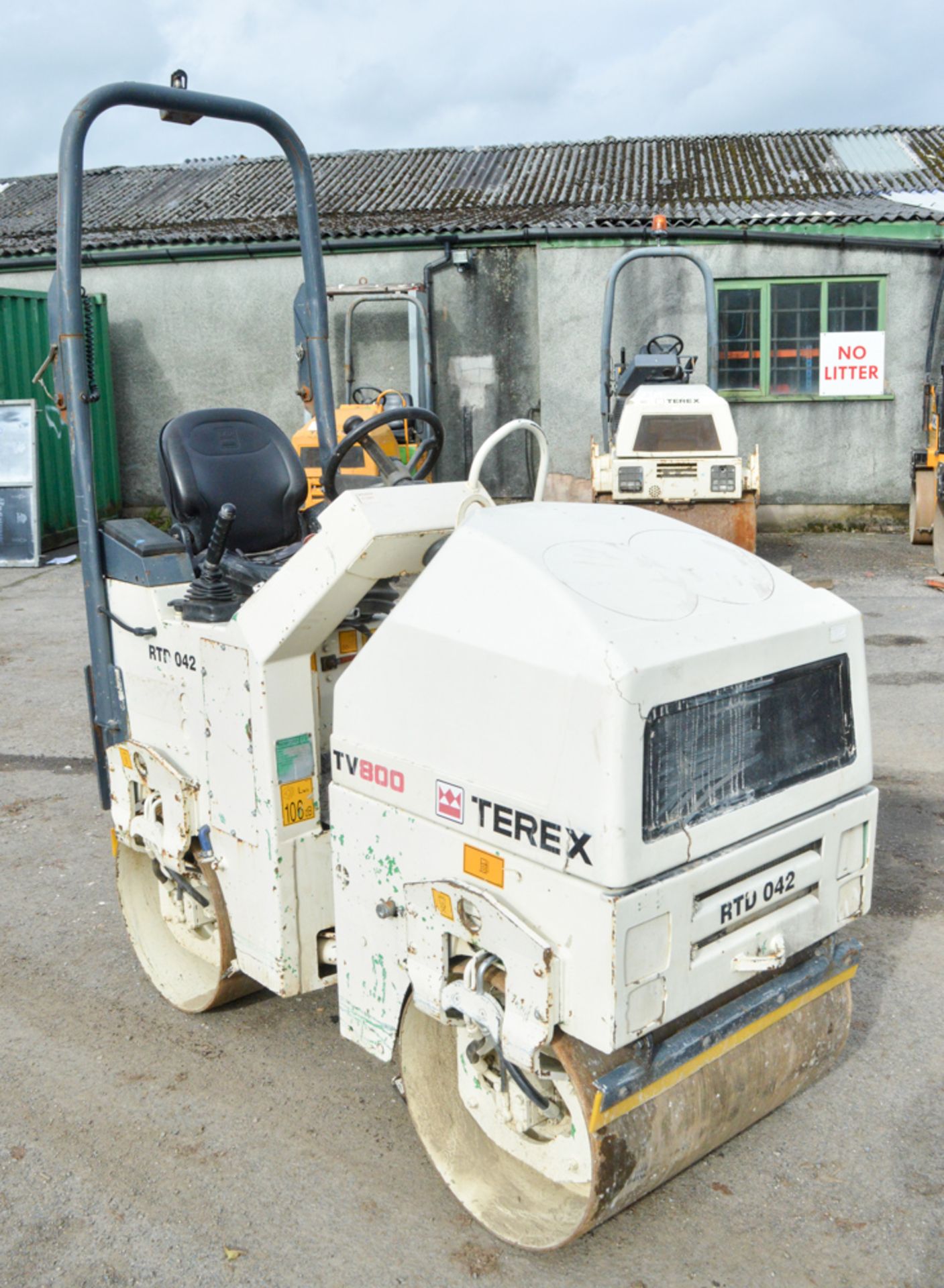 Benford Terex TV800 double drum ride on roller Year: 2007 S/N: E710HU204 Recorded Hours: 320 RTD042 - Image 2 of 8