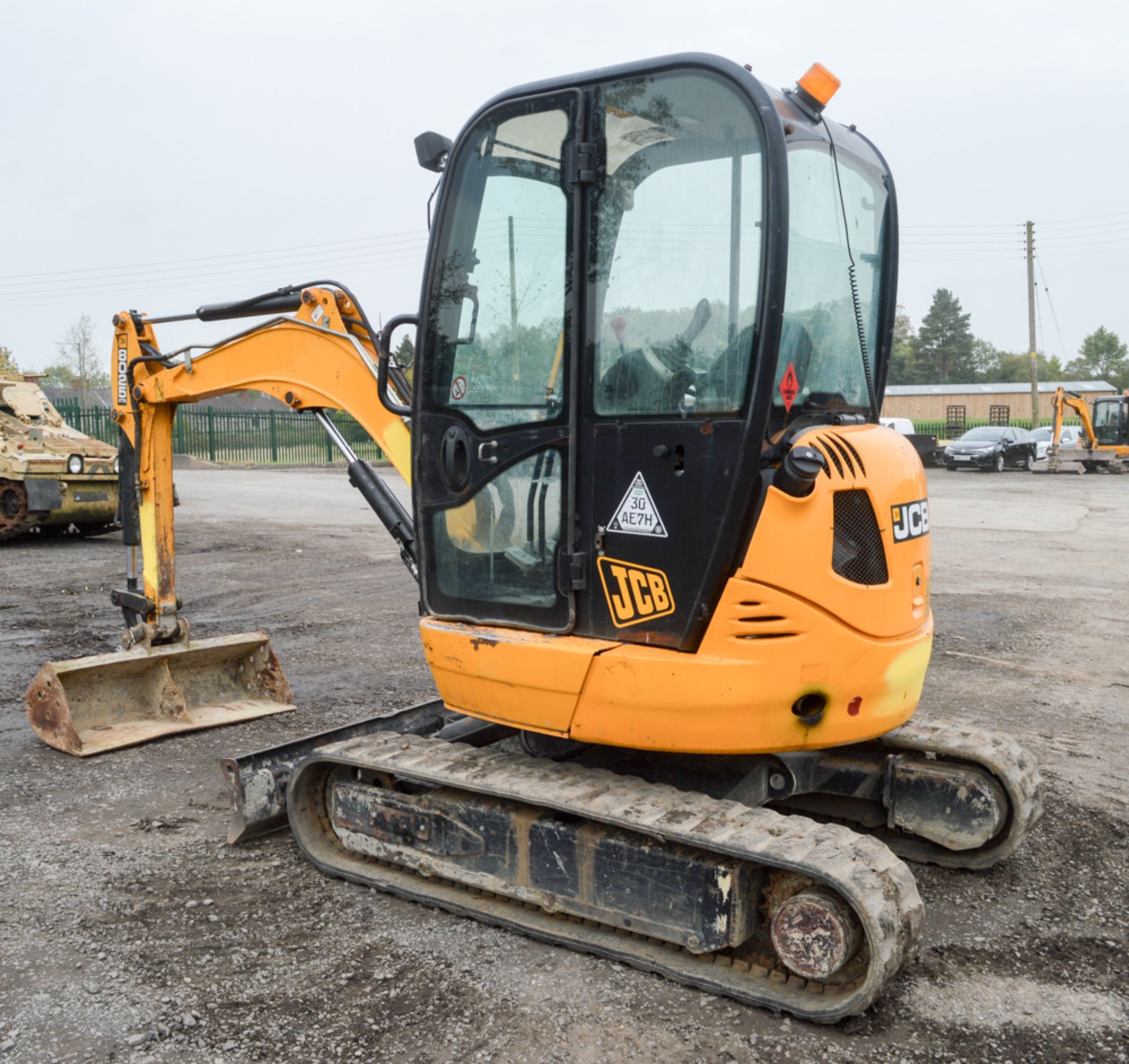 JCB 8025 ZTS 2.5 tonne rubber tracked mini excavator Year: 2011 S/N: 2020534 Recorded Hours: 1824 - Image 2 of 11