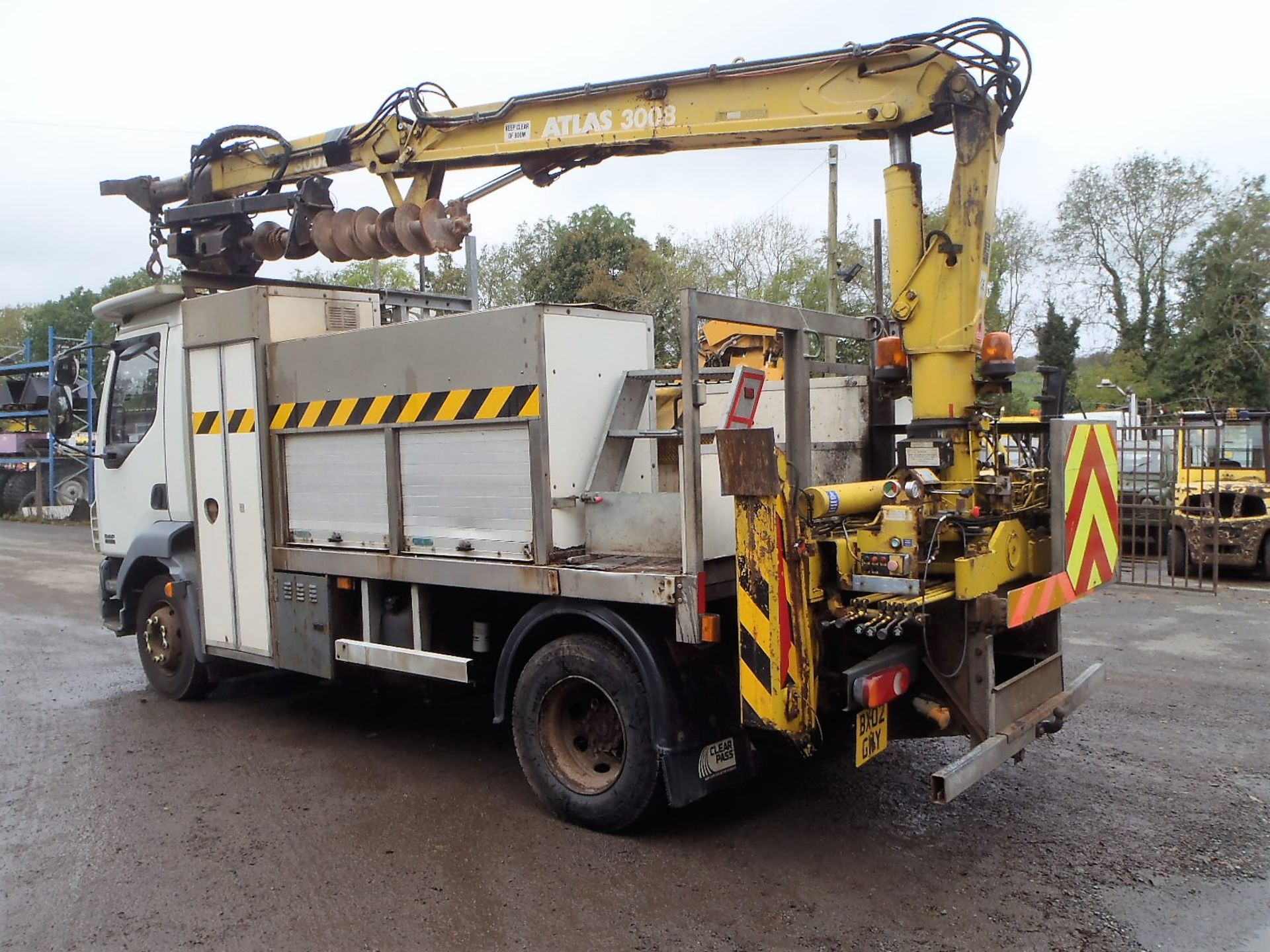 DAF FA LF55.170 13 tonne flat bed pole erection lorry Registration Number: BX02 GWY Date of - Image 4 of 9