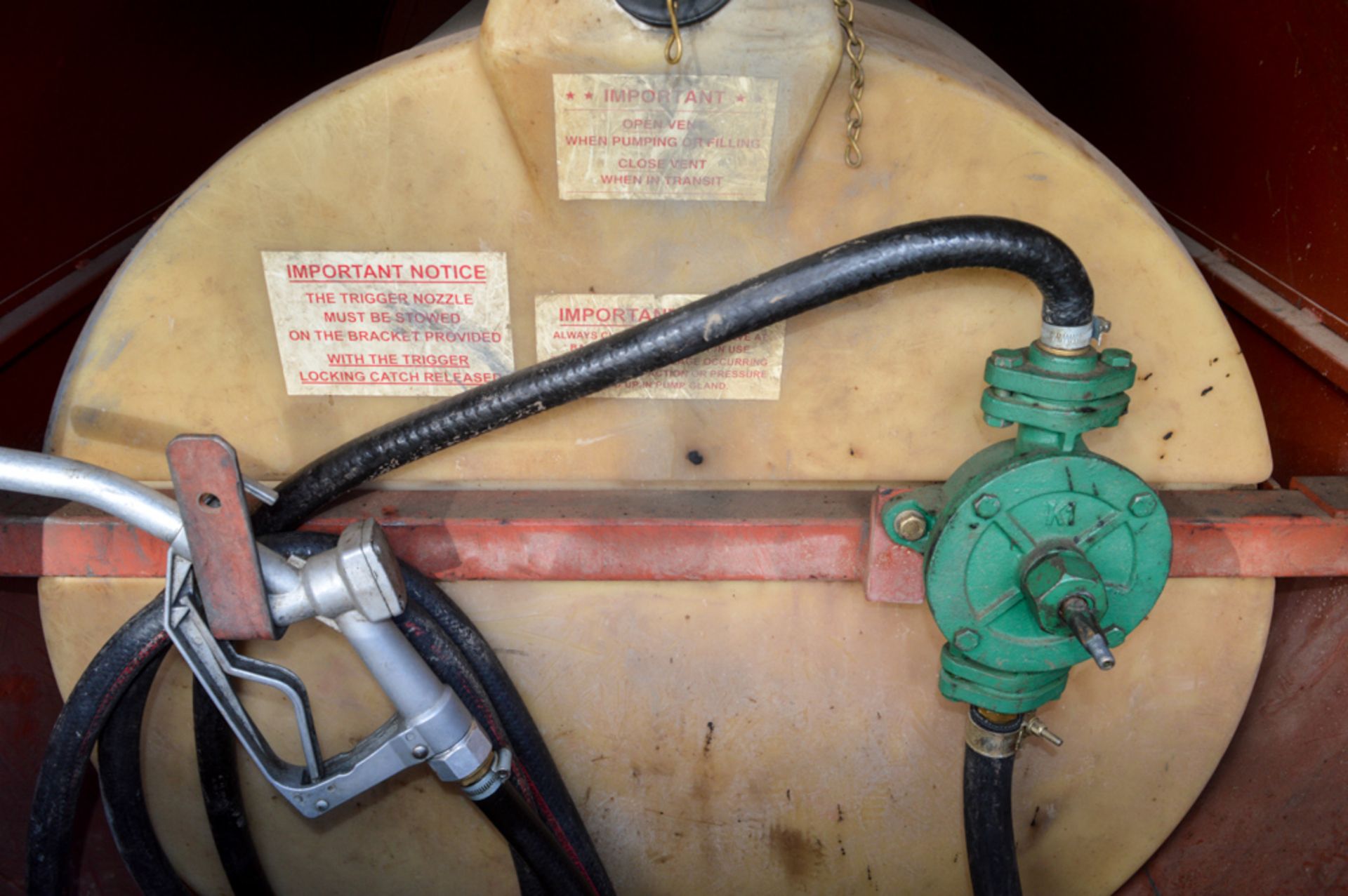 Trailer Engineering 250 gallon fast tow bunded fuel bowser c/w manual pump, delivery hose & nozzle - Image 3 of 3