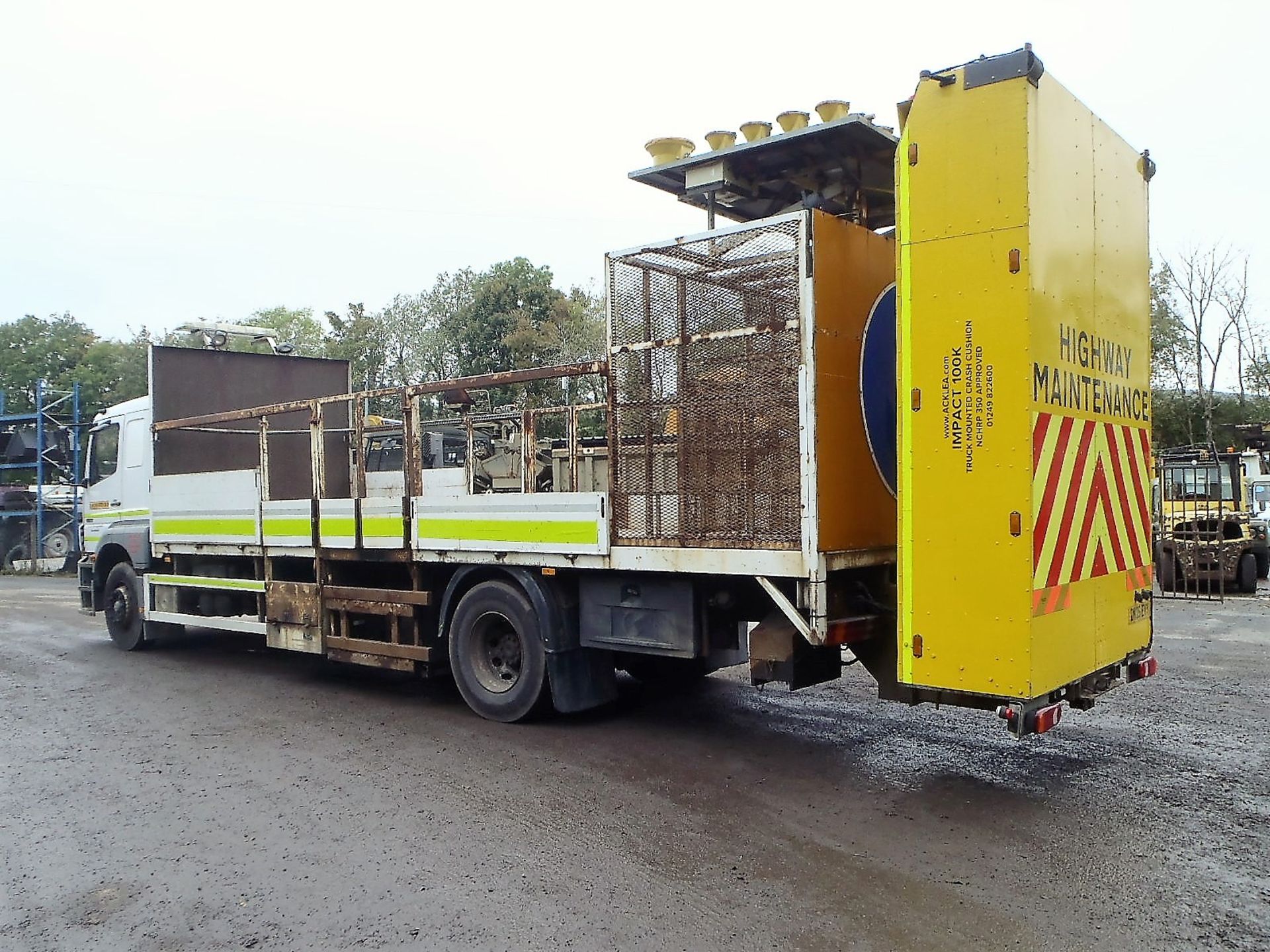 Mercedes Benz 1823 18 tonne flat bed impact protection lorry Registration Number: DK05 EVY Date of - Image 3 of 9