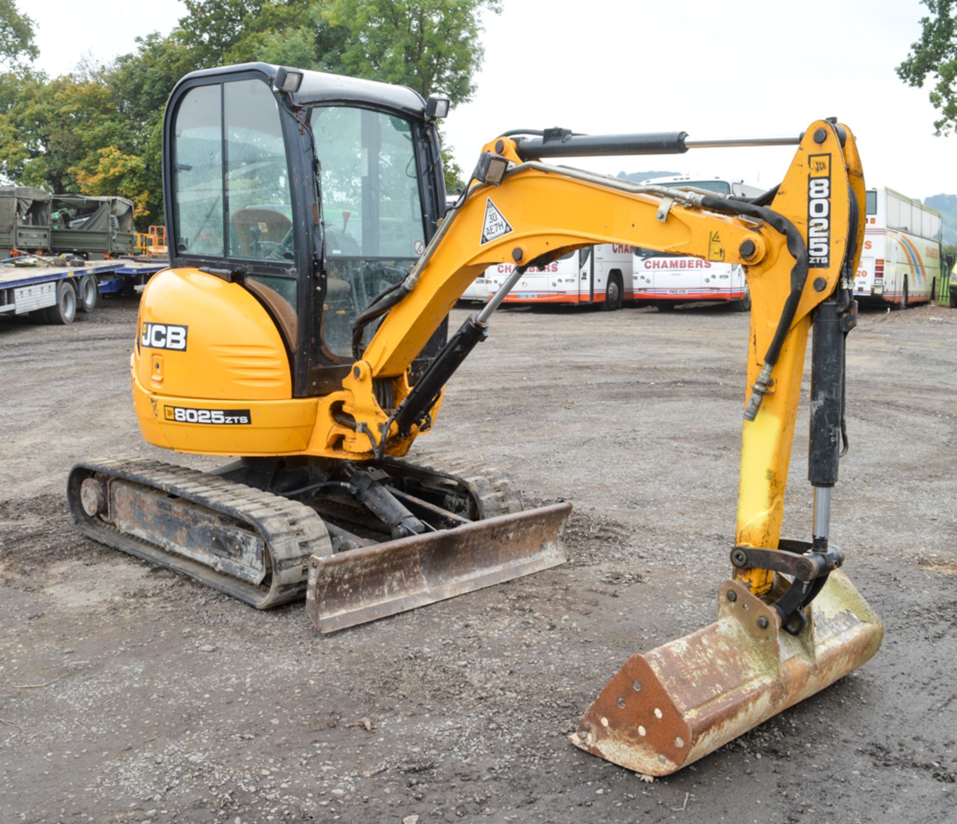 JCB 8025 ZTS 2.5 tonne rubber tracked mini excavator Year: 2011 S/N: 2020534 Recorded Hours: 1824 - Image 4 of 11