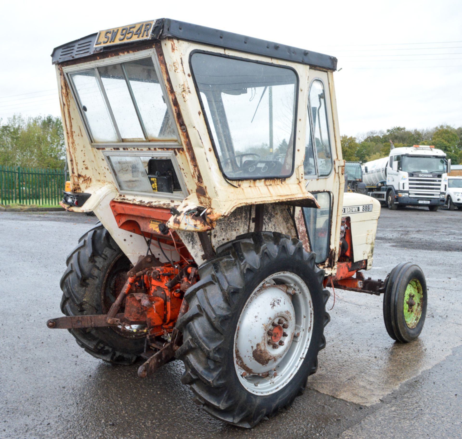 David Brown 885 diesel tractor Registration Number: LSW 994R Date of Registration: 07/09/1976 - Image 3 of 11