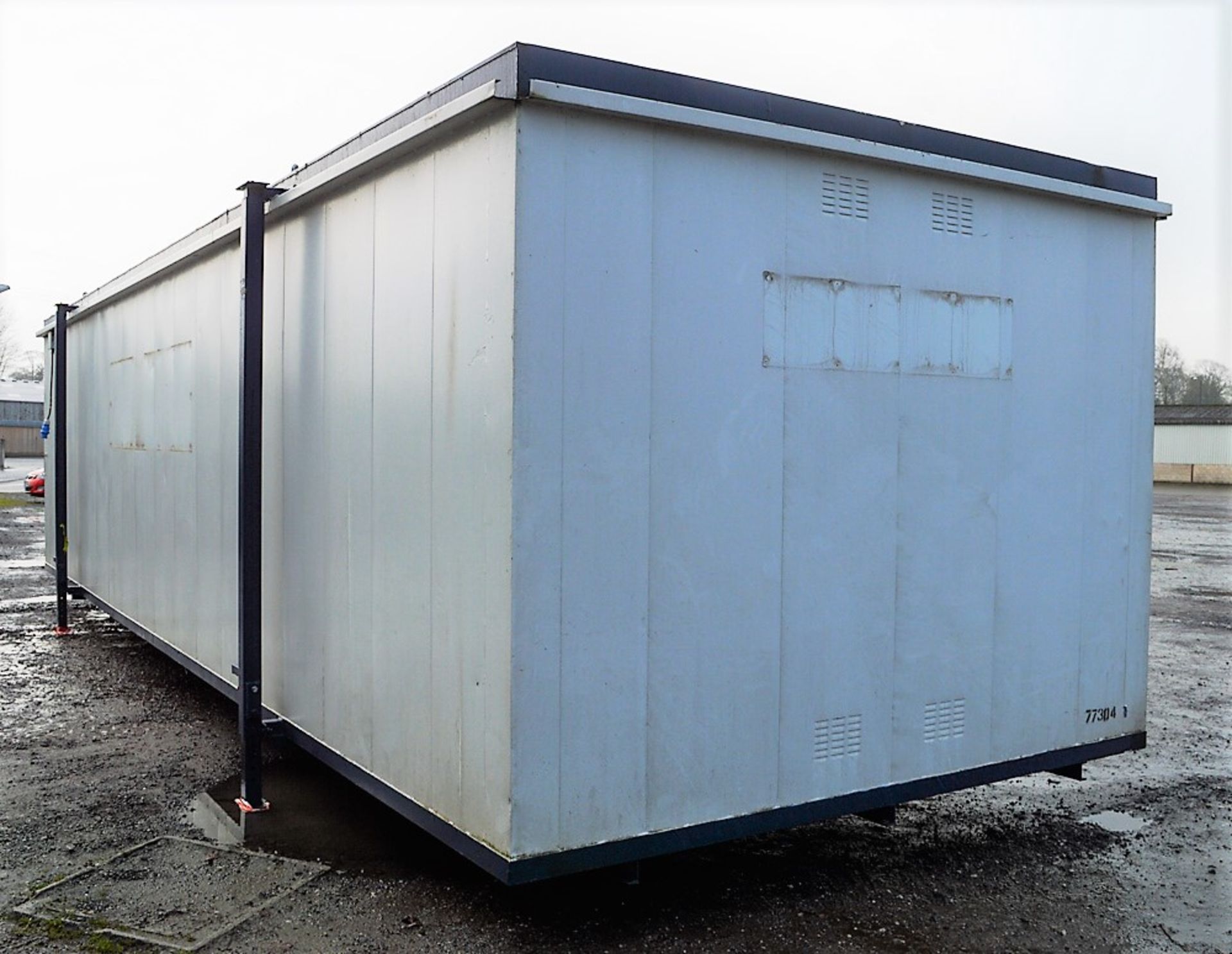 32 ft x 10 ft steel store unit  comprising of: store & office c/w keys 77304 - Image 2 of 8