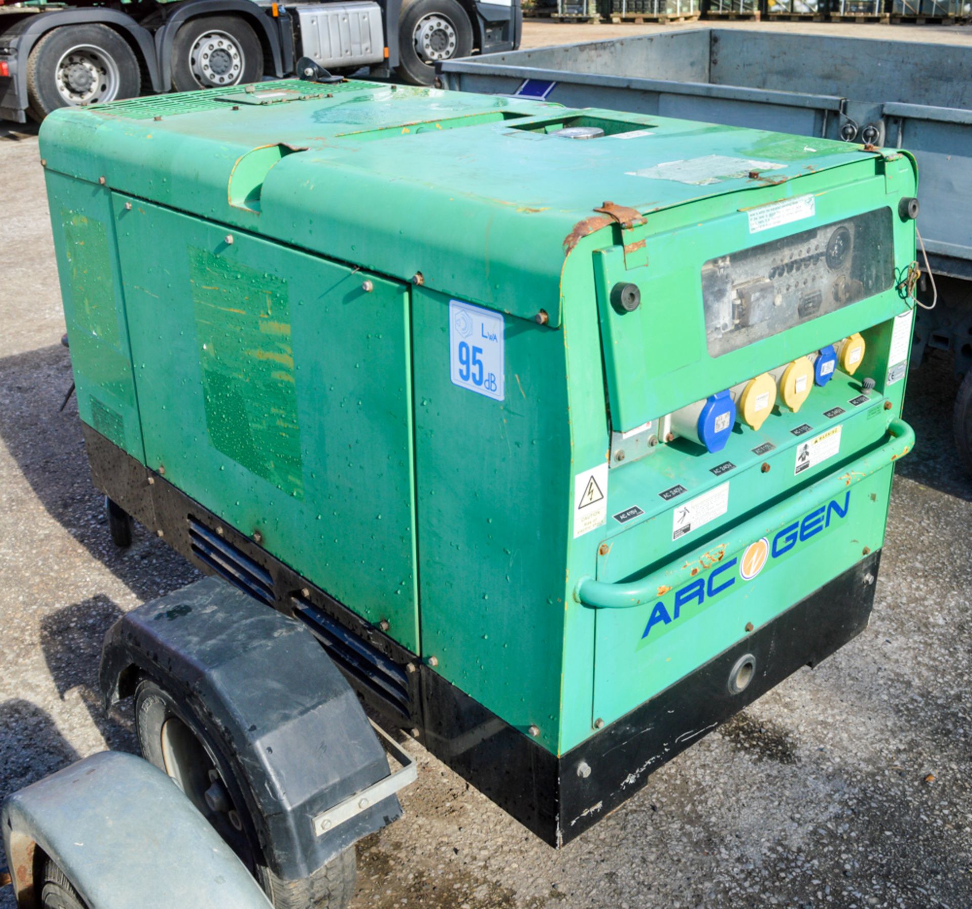 Arc gen diesel driven fast tow mobile welder/generator Year: 2010 S/N: 55947 Recorded Hours: 3412 - Image 2 of 3