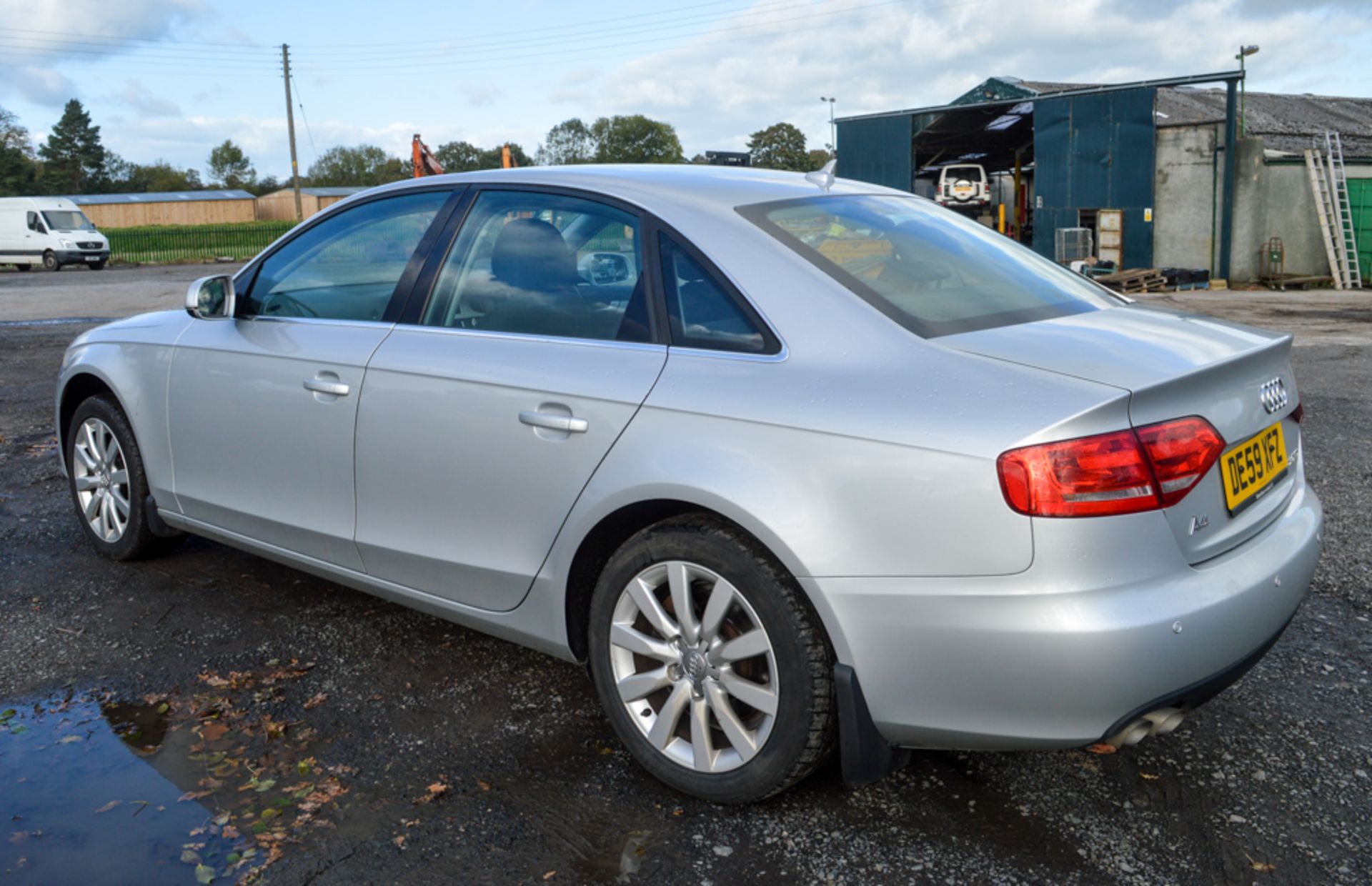 Audi A4 SE 2.0 TDI automatic 4 door saloon car Registration Number: DE59 XFZ Date of Registration: - Image 4 of 12