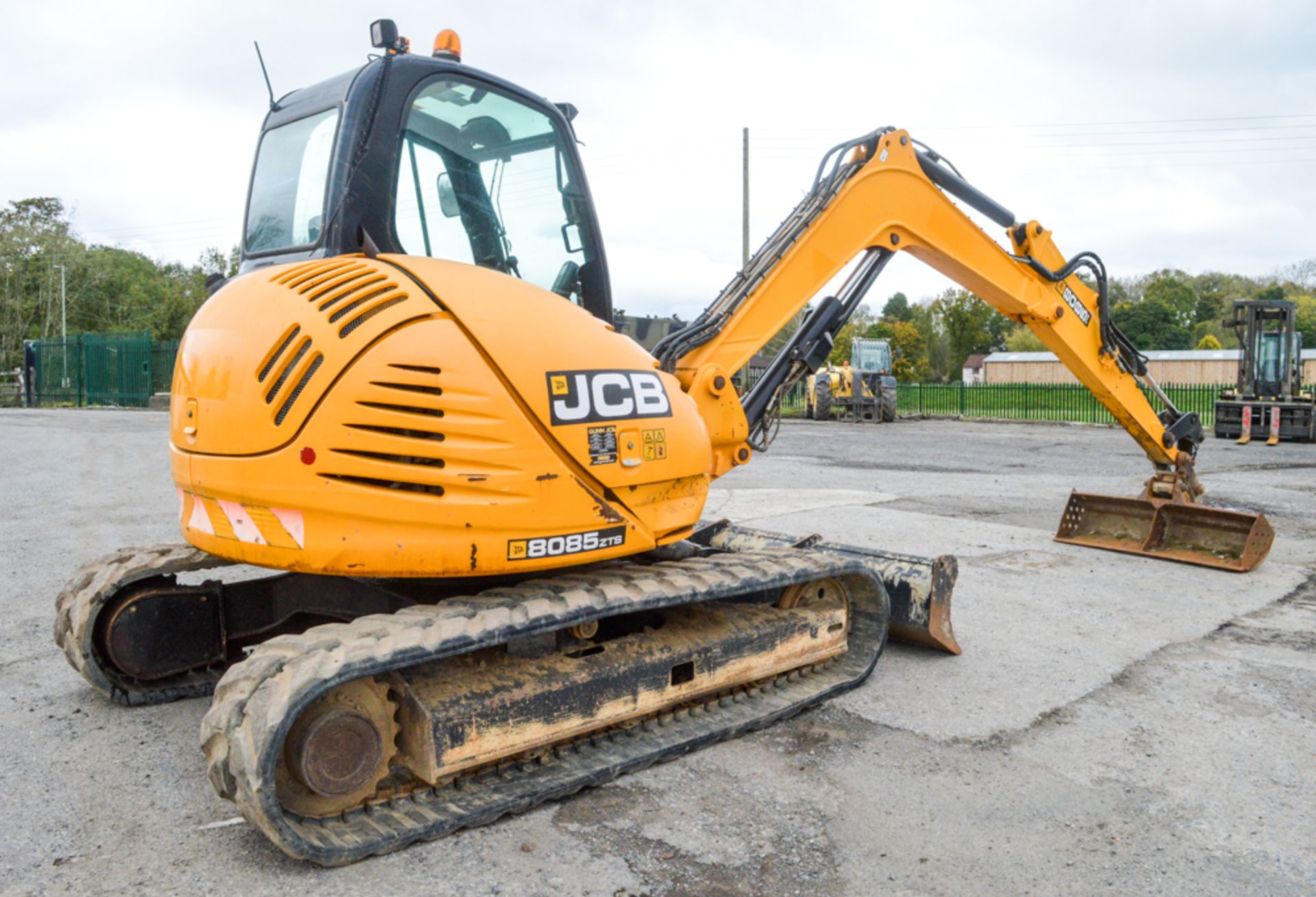 JCB 8085 ZTS Eco 8.5 tonne rubber tracked excavator Year: 2012 S/N: 1072638 Recorded Hours: 4385 - Image 3 of 12