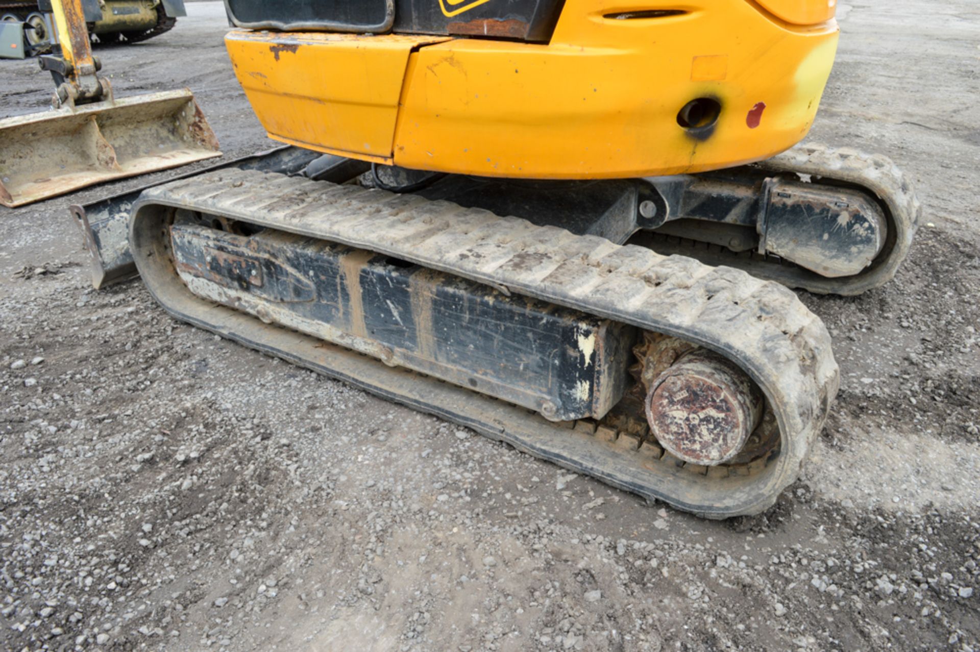 JCB 8025 ZTS 2.5 tonne rubber tracked mini excavator Year: 2011 S/N: 2020534 Recorded Hours: 1824 - Image 8 of 11