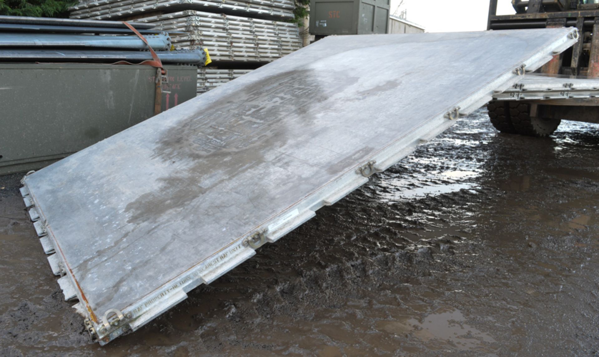 Aluminium road plate/ Aircraft loading platform (Ex MOD) Approximately 2650mm x 2050mm - Image 2 of 3