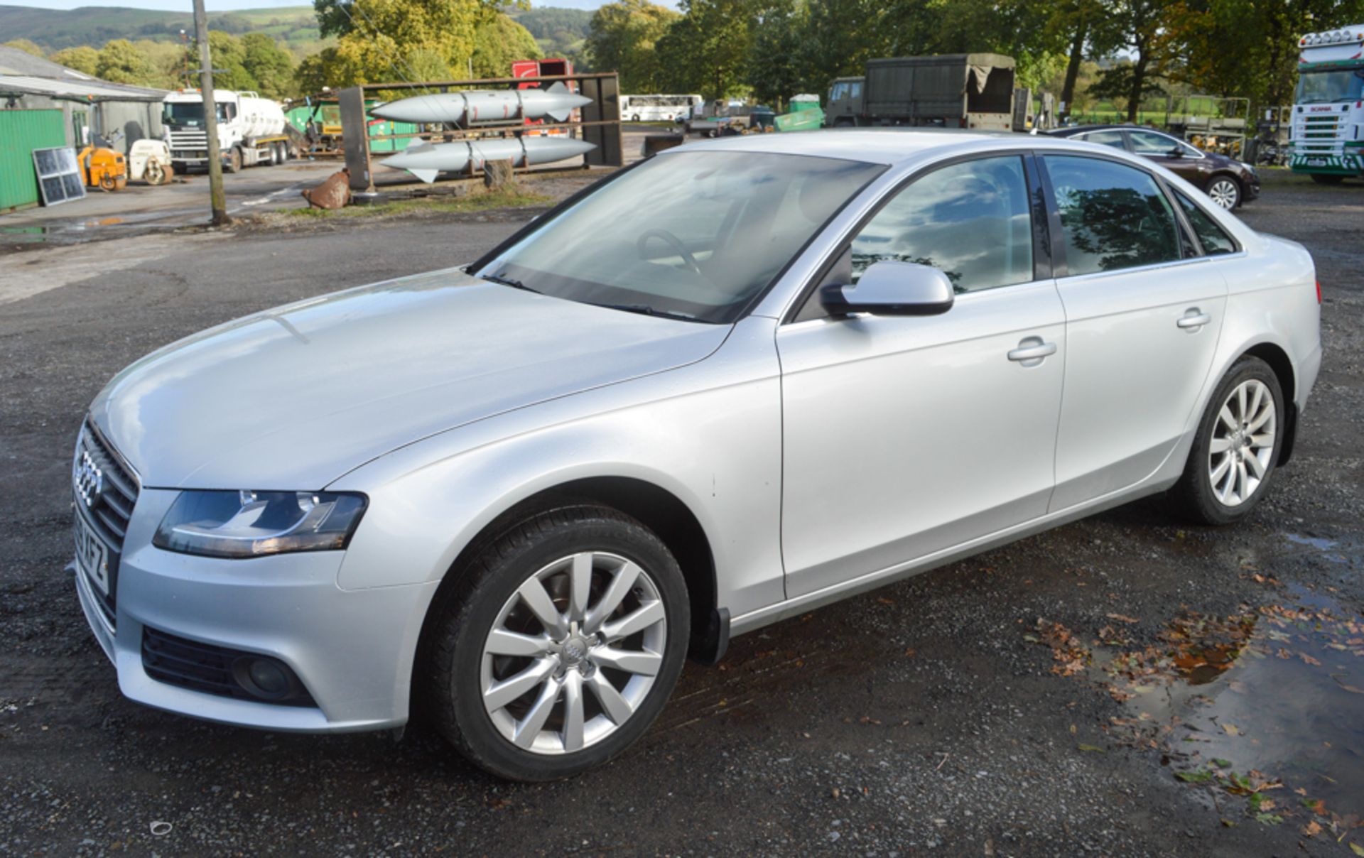 Audi A4 SE 2.0 TDI automatic 4 door saloon car Registration Number: DE59 XFZ Date of Registration: - Image 3 of 12