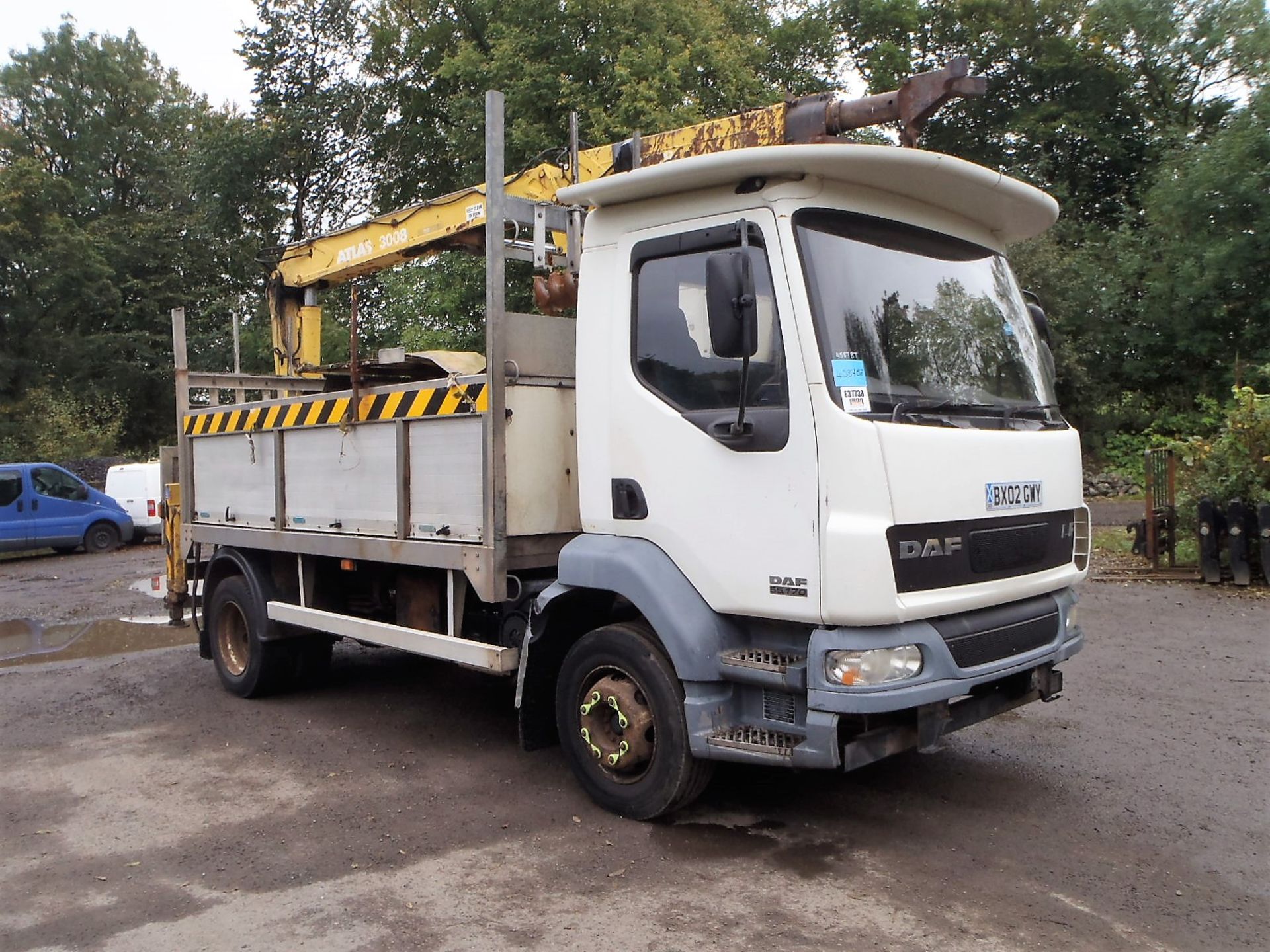 DAF FA LF55.170 13 tonne flat bed pole erection lorry Registration Number: BX02 GWY Date of - Image 2 of 9