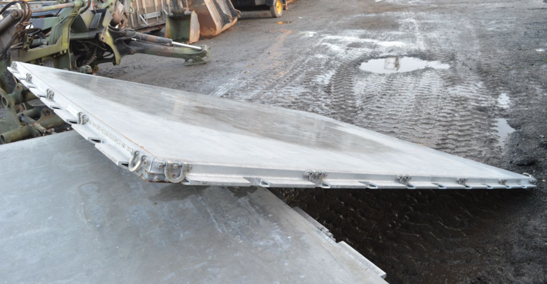 Aluminium road plate/ Aircraft loading platform (Ex MOD) Approximately 2650mm x 2050mm - Image 3 of 3