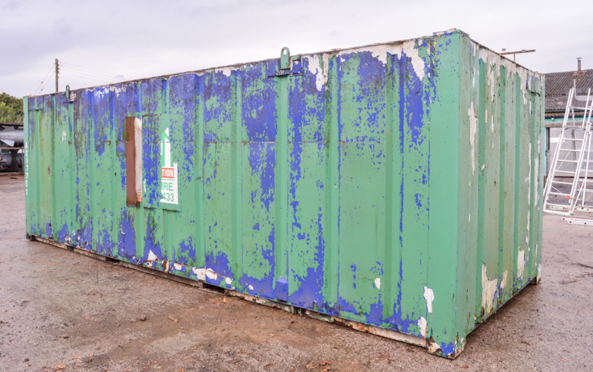 21ft x 9ft steel store site unit ** No keys & locked ** A207751 - Image 3 of 4