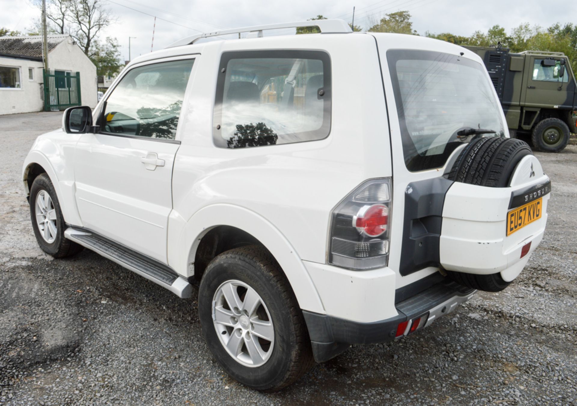 Mitsubishi Shogun Equippe DI-D 4WD SWB 3 door utility vehicle (Ex Police) Registration Number: - Image 3 of 9