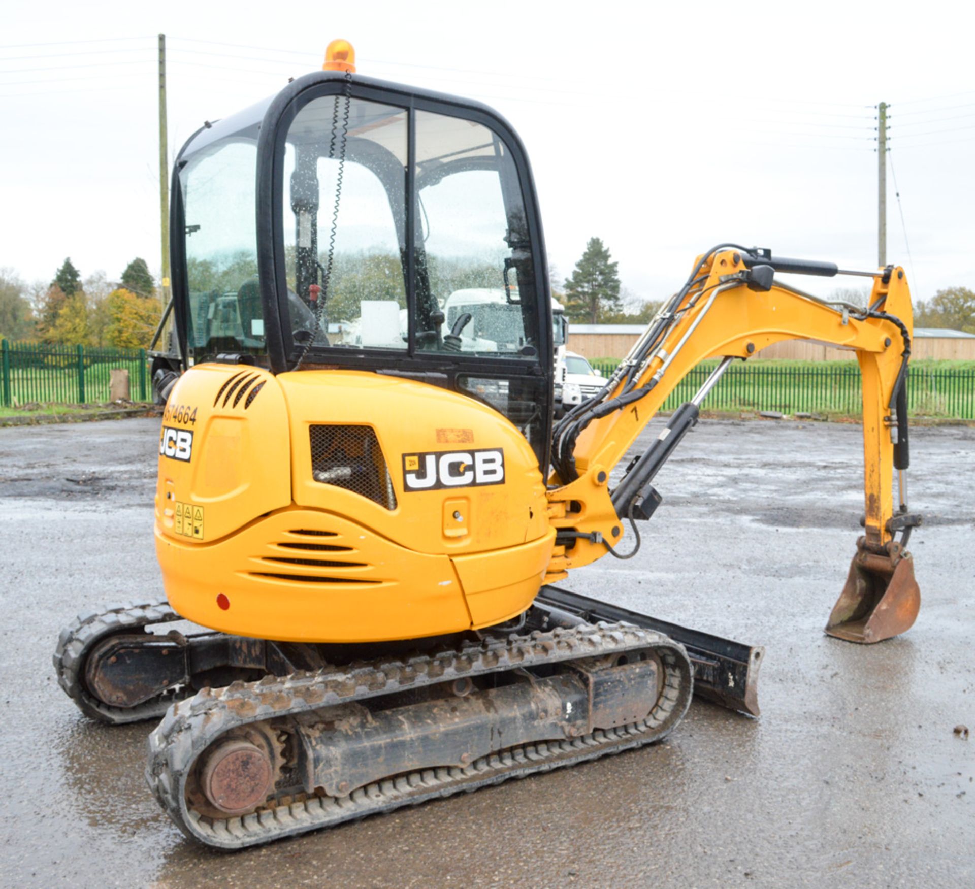 JCB 8025 ZTS 2.5 tonne rubber tracked mini excavator Year: 2012 S/N: 2012 Recorded Hours: 1367 - Image 3 of 12