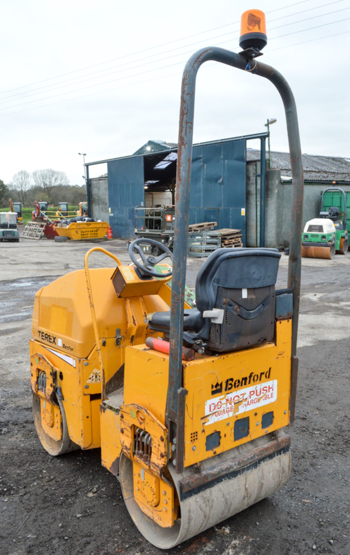 Benford Terex TV800 double drum ride on roller Year: 2002 S/N: E207HH157 Recorded Hours: Not - Image 3 of 7