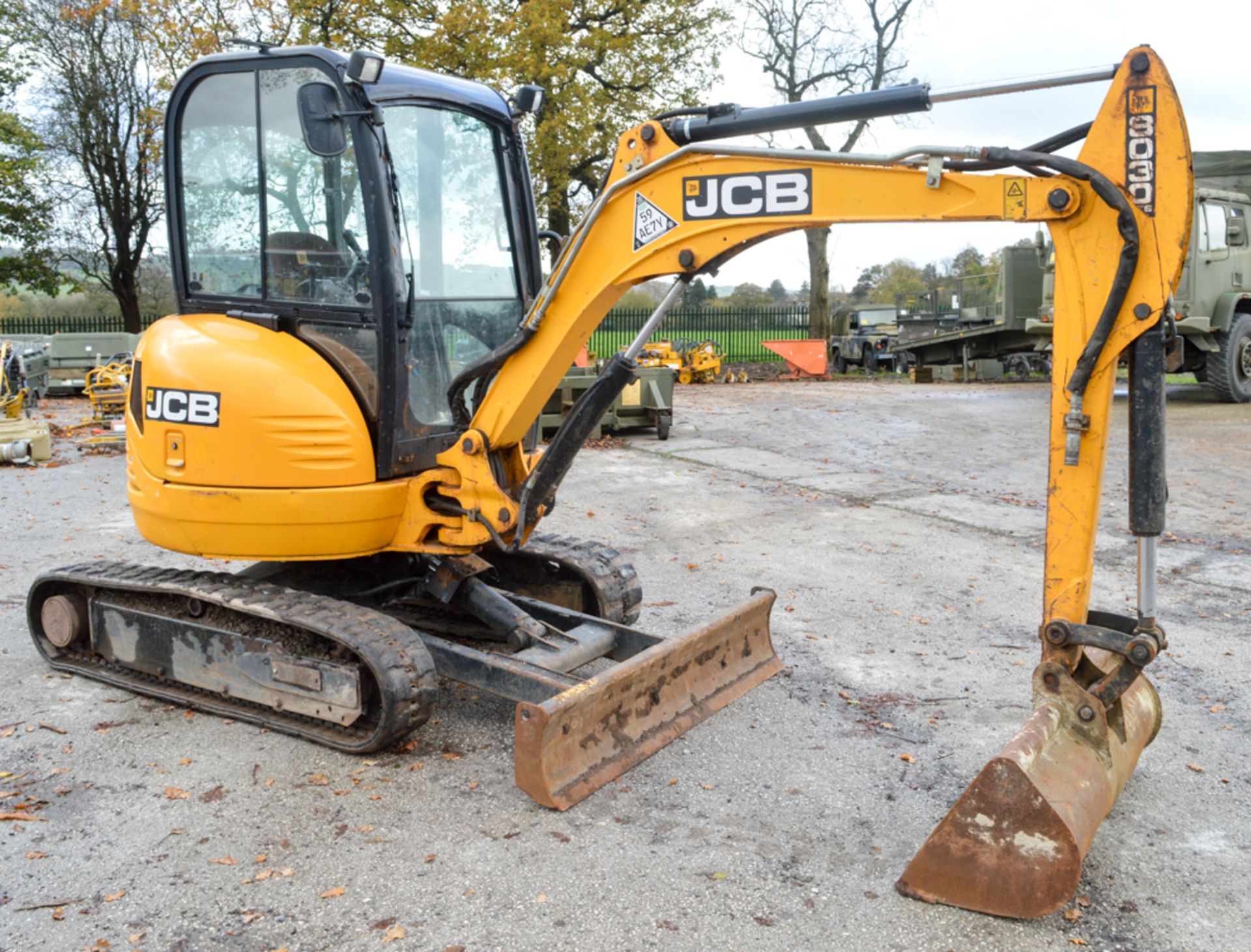 JCB 8030 ZTS 3 tonne rubber tracked mini excavator Year: 2011 S/N: E02021360 Recorded Hours: 2511 - Image 4 of 12