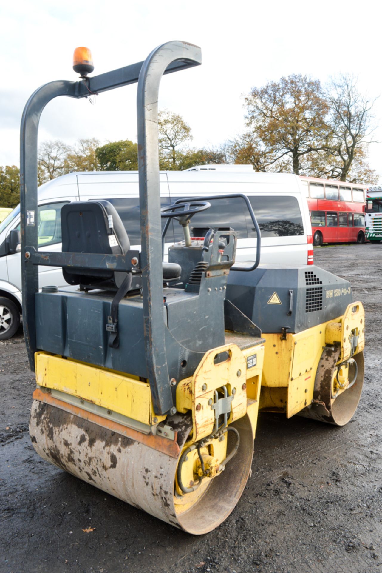 Bomag BW120 AD-3 double drum ride on roller Year: 2003 S/N: 518347 Recorded Hours: 00833 537 - Image 3 of 9