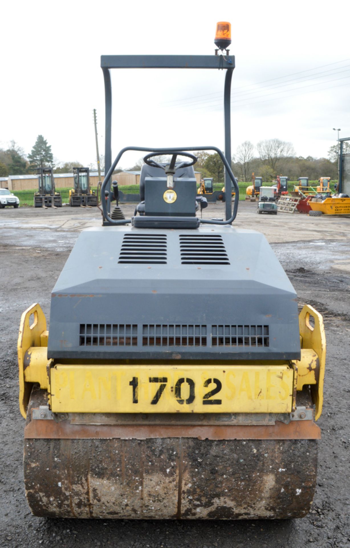 Bomag BW120 AD-3 double drum ride on roller Year: 2004 S/N: 519815 Recorded Hours: Not displayed ( - Image 5 of 8