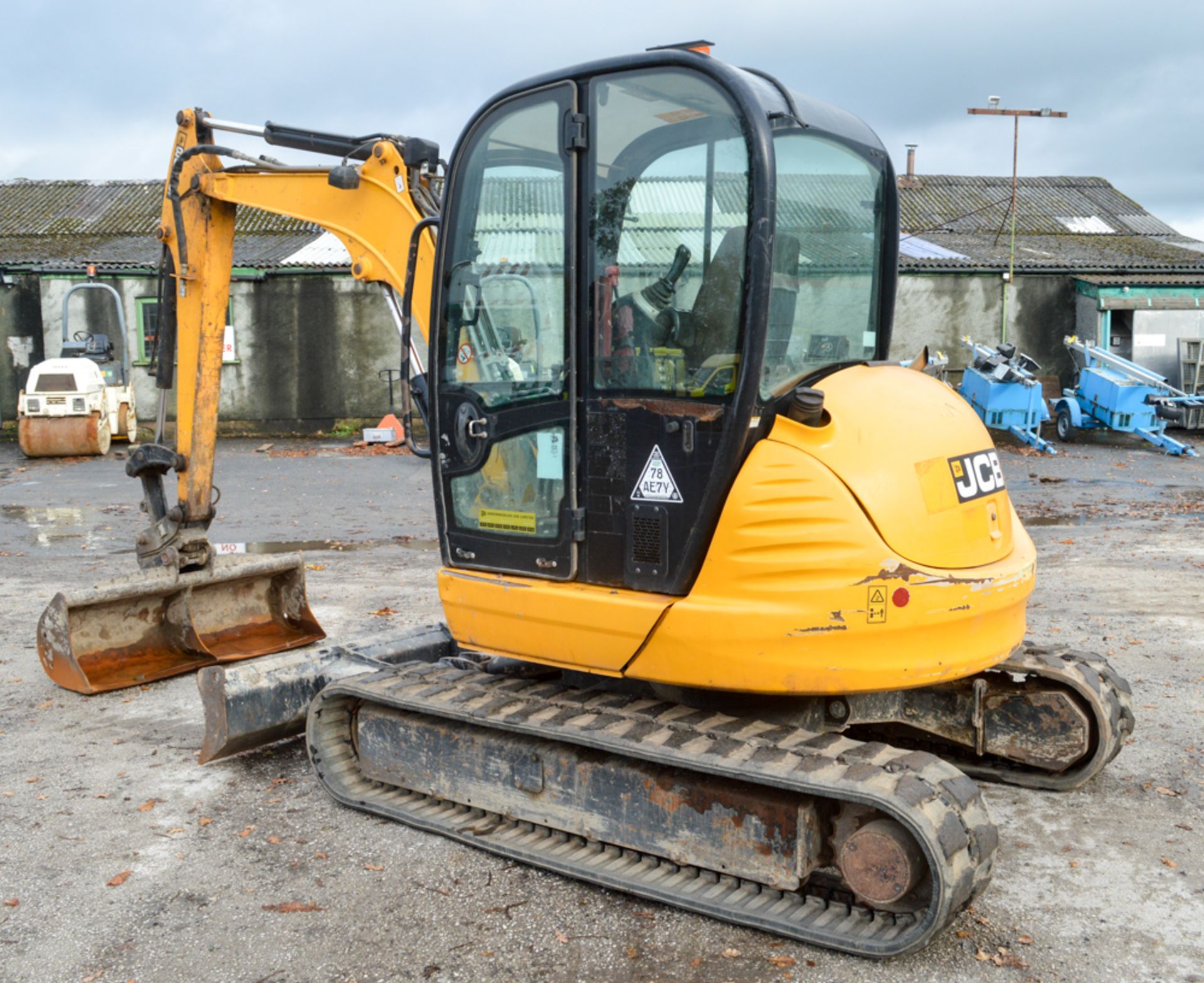 JCB 8050 RTS 5 tonne rubber tracked mini excavator Year: 2011 S/N: 01741638 Recorded Hours: 2432 - Image 2 of 12