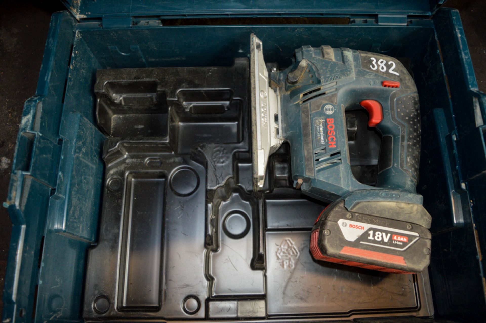 Bosch 110v jigsaw c/w battery & carry case **No charger**