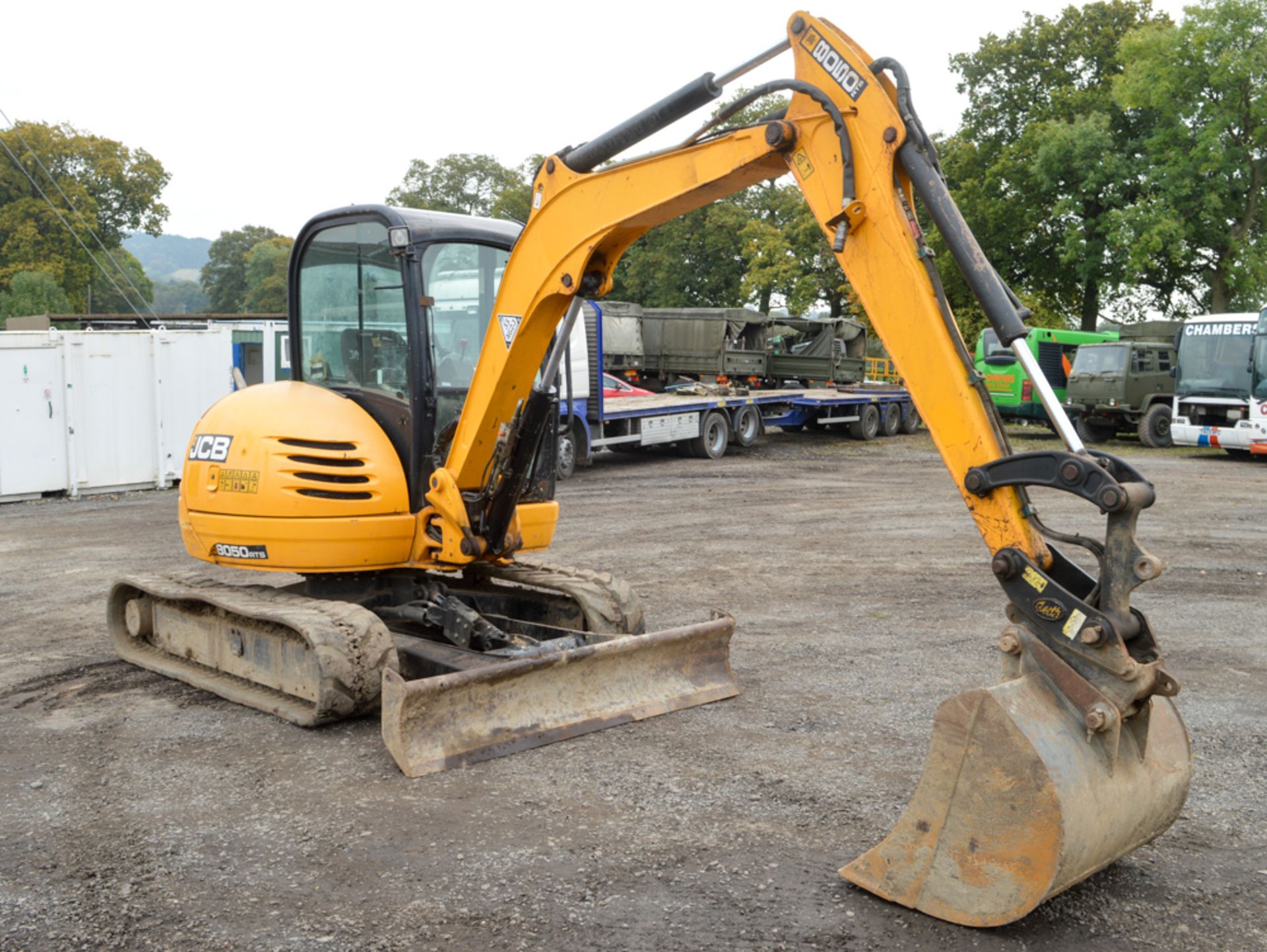 JCB 8050 RTS 5 tonne rubber tracked excavator Year: 2012 S/N: 1741769 Recorded Hours: 2389 blade, - Image 3 of 11