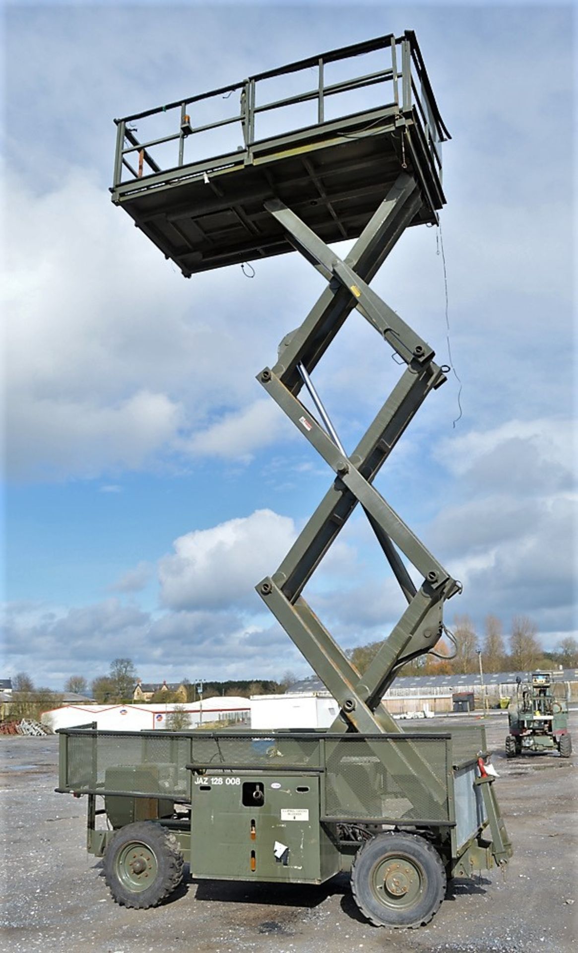 Grove SM3184 25 ft diesel driven scissor lift access platform (Ex MOD) Recorded Hours: 1109 c/w - Image 5 of 6