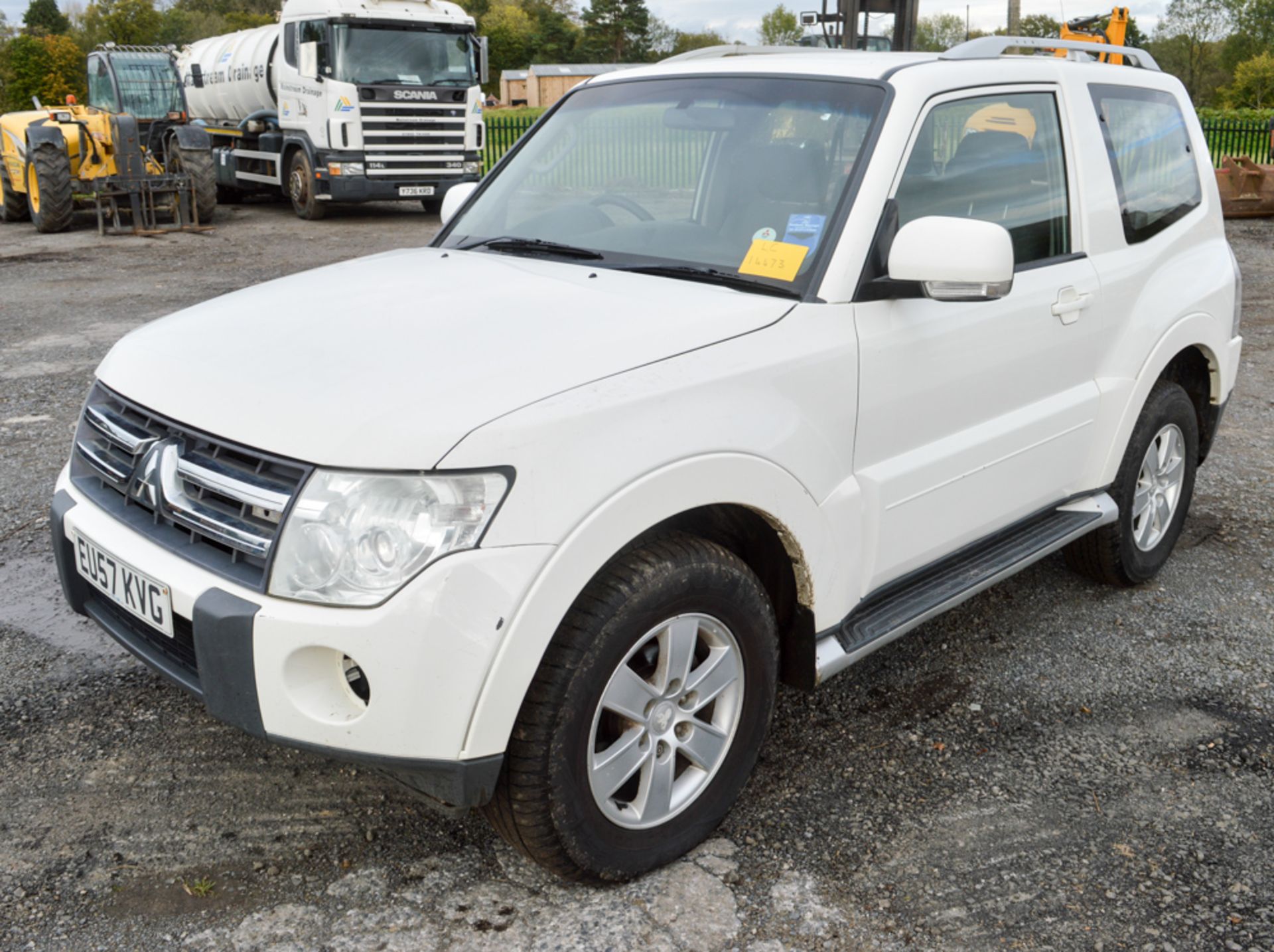 Mitsubishi Shogun Equippe DI-D 4WD SWB 3 door utility vehicle (Ex Police) Registration Number: - Image 2 of 9