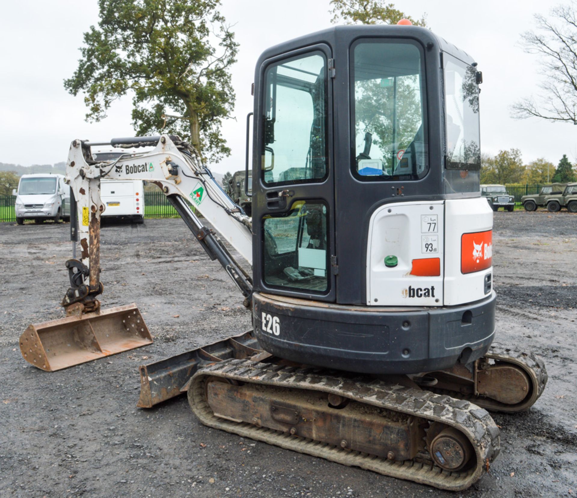 Bobcat E26 2.6 tonne rubber tracked mini excavator Year: 2011 S/N: 11058 Recorded Hours: 1701 blade, - Image 2 of 13