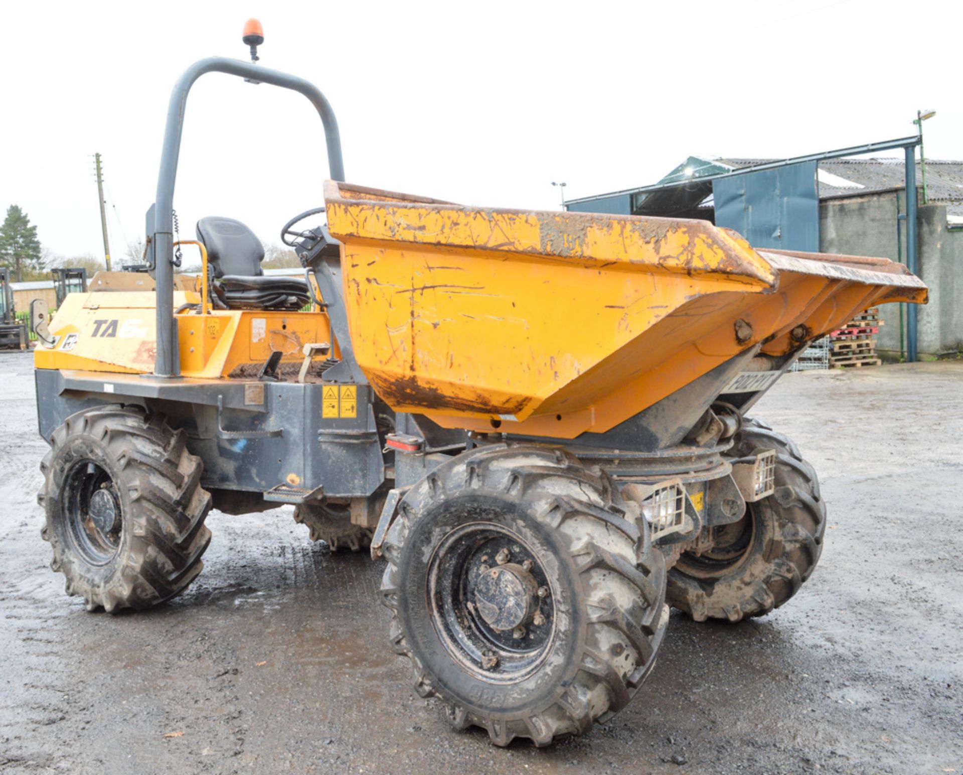 Terex 6 tonne swivel skip dumper Year: 2012 S/N: EC7MT493 Recorded Hours: 2006 - Image 4 of 12