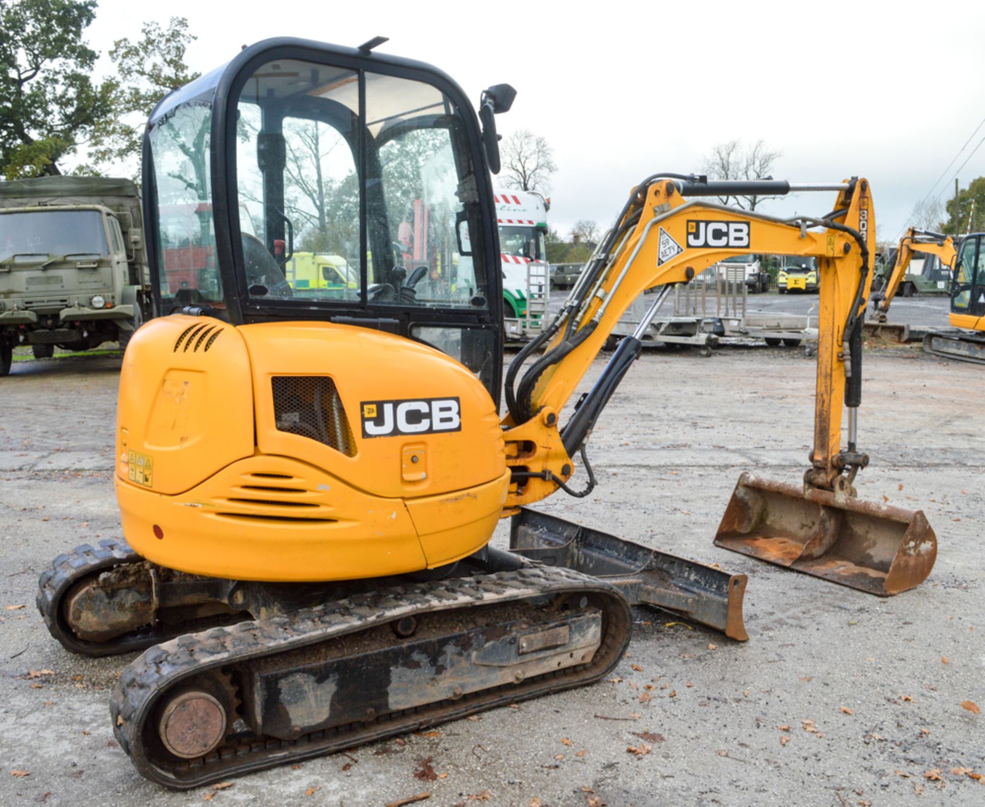 JCB 8030 ZTS 3 tonne rubber tracked mini excavator Year: 2011 S/N: E02021360 Recorded Hours: 2511 - Image 3 of 12