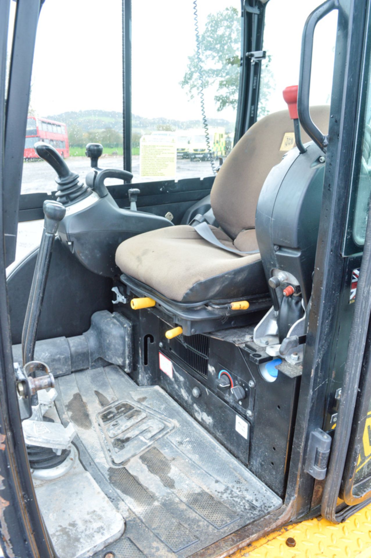 JCB 8025 ZTS 2.5 tonne rubber tracked mini excavator Year: 2012 S/N: 2012 Recorded Hours: 1367 - Image 12 of 12