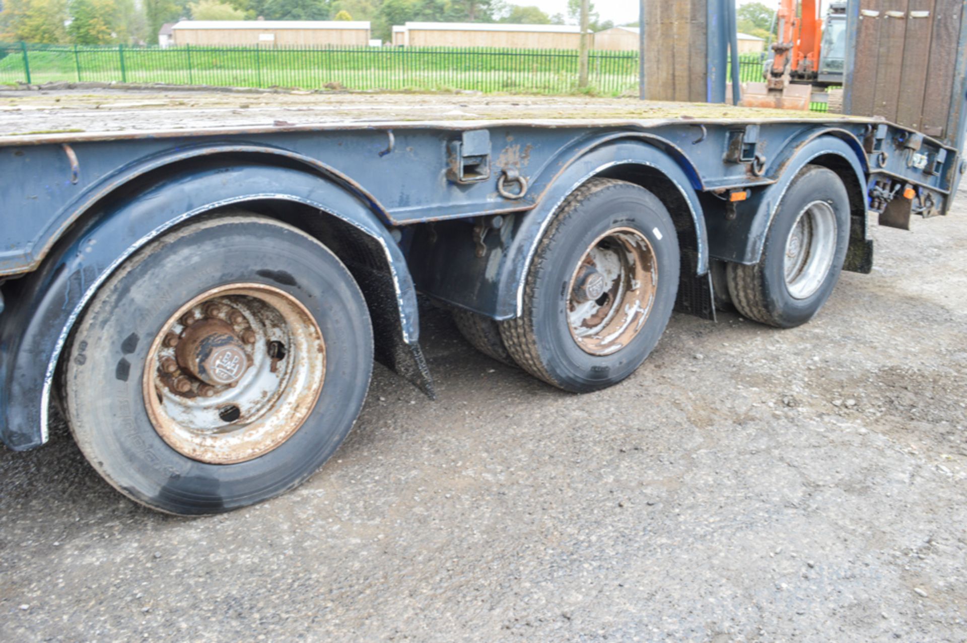 Goch Tirsan stepframe tri axle low loader trailer Year: 2005 c/w BPW Heavy weight axles & toe - Image 7 of 14