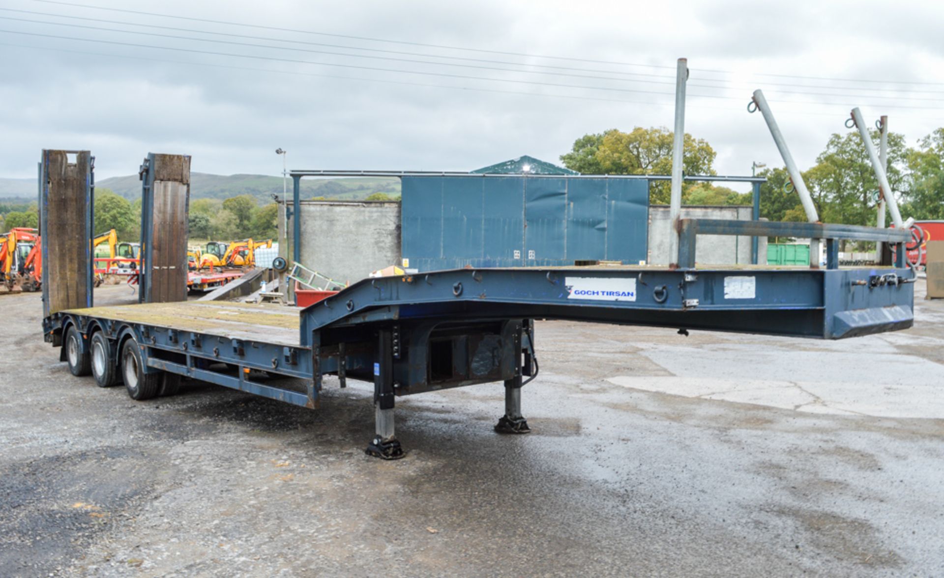 Goch Tirsan stepframe tri axle low loader trailer Year: 2005 c/w BPW Heavy weight axles & toe