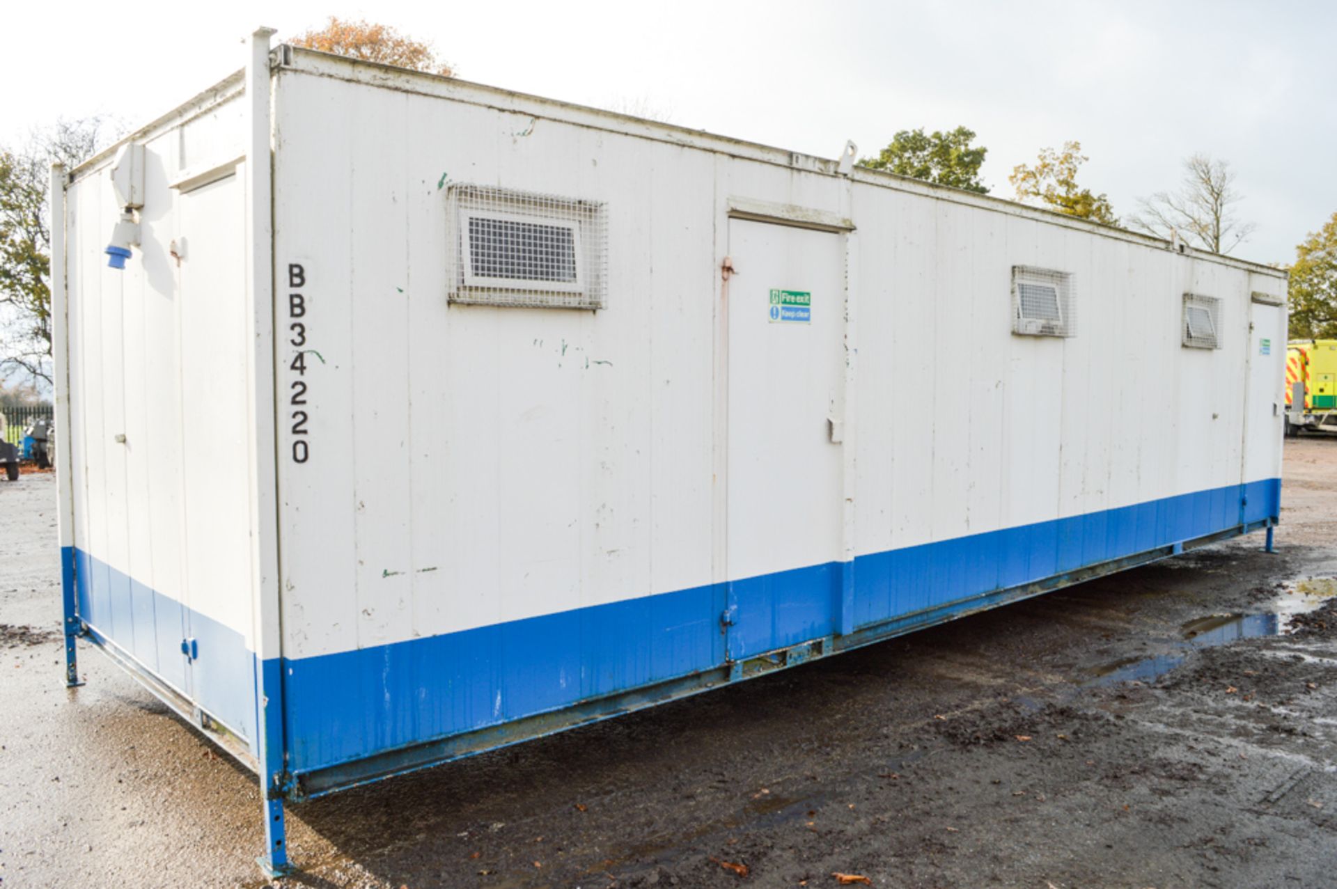 32 ft x 9 ft steel anti vandal toilet site unit comprising of Gents & ladies toilet c/w keys - Image 2 of 7