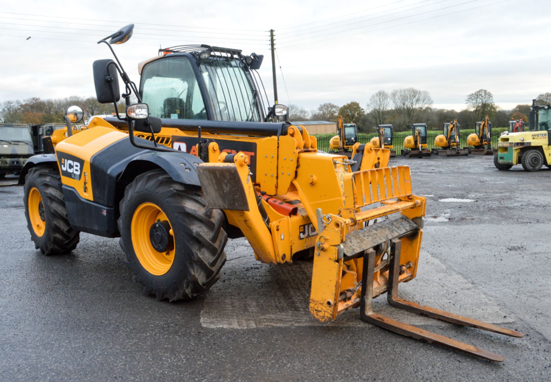 JCB 535-125 Hi-Viz 12.5 metre telescopic handler Year: 2014 S/N: 2342152 Recorded Hours: 2103 c/w