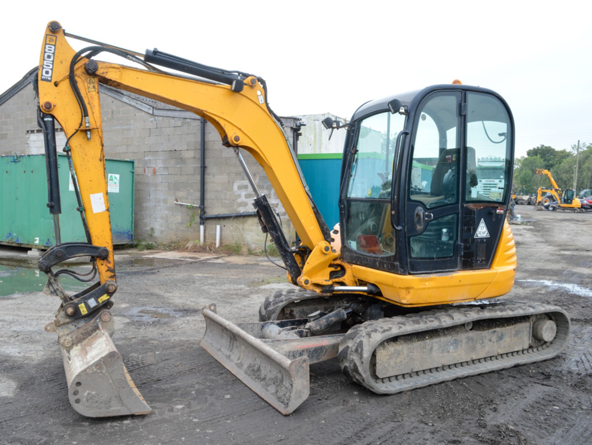JCB 8050 RTS 5 tonne rubber tracked excavator Year: 2011 S/N: 1741604 Recorded Hours: 3299 blade,