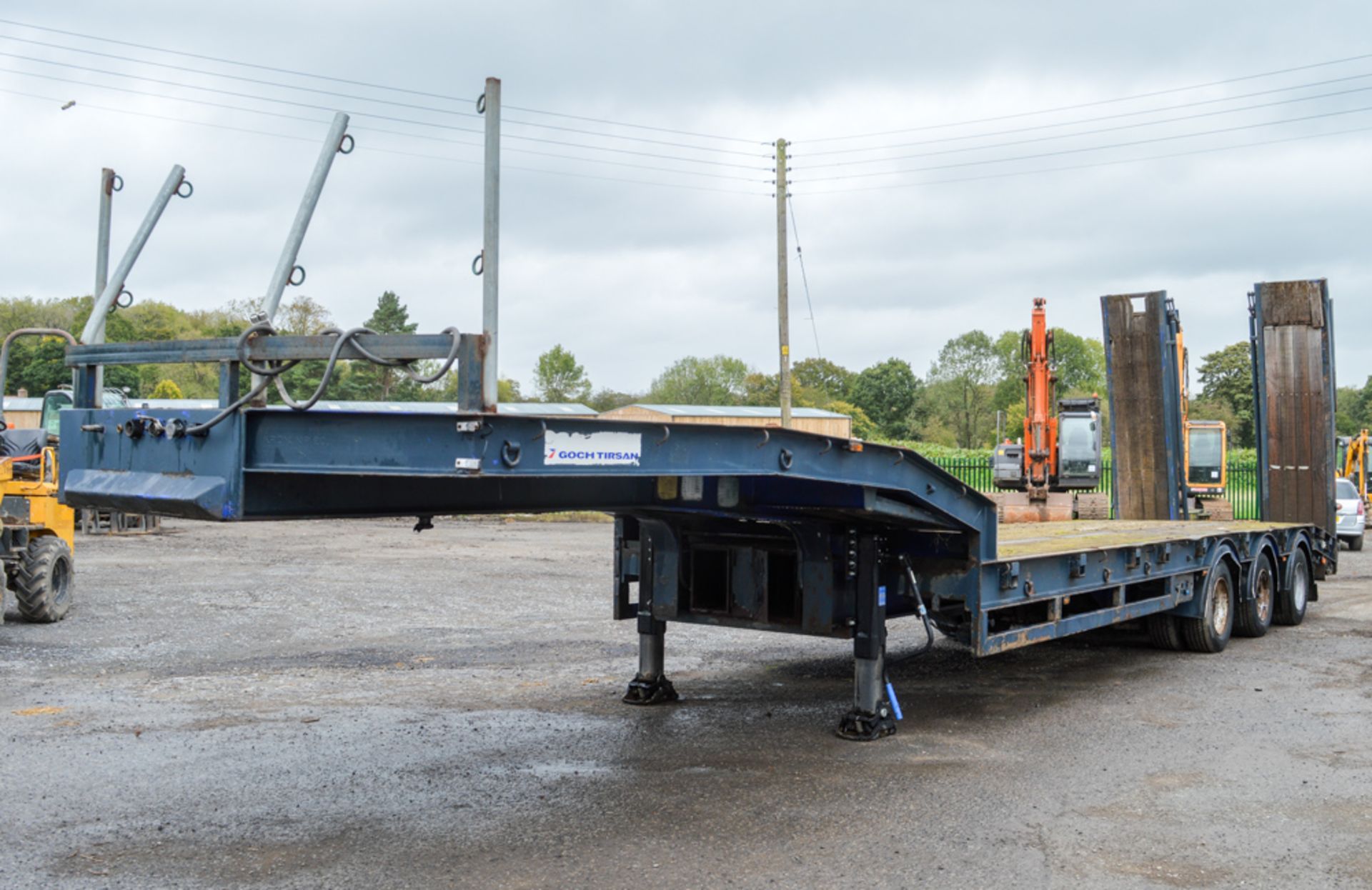 Goch Tirsan stepframe tri axle low loader trailer Year: 2005 c/w BPW Heavy weight axles & toe - Image 2 of 14