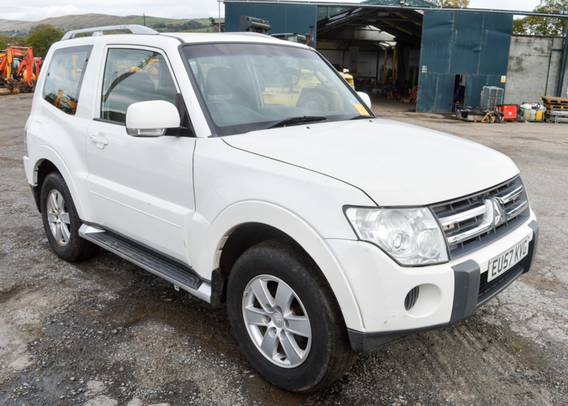 Mitsubishi Shogun Equippe DI-D 4WD SWB 3 door utility vehicle (Ex Police) Registration Number: