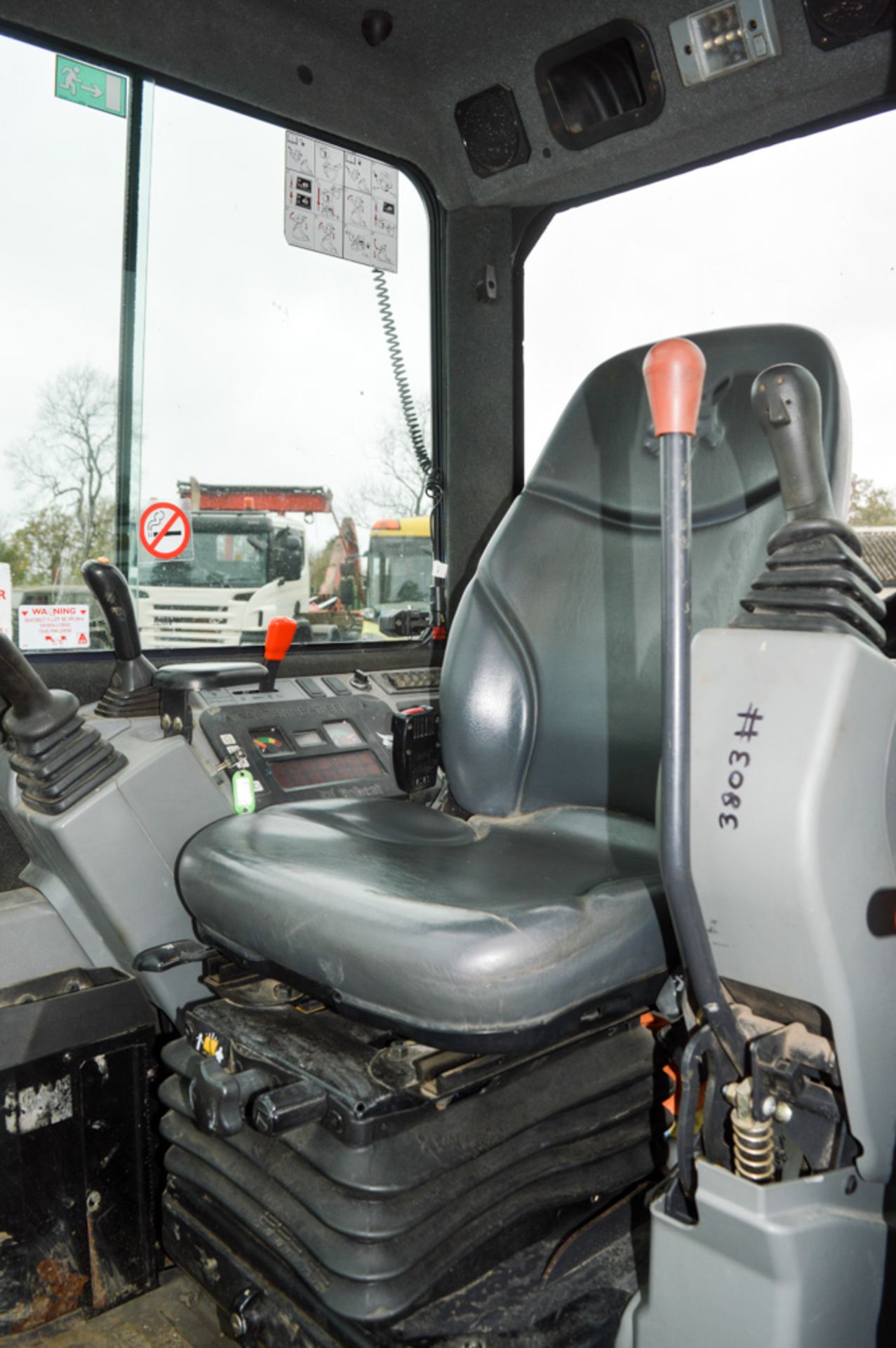 Bobcat E26 2.6 tonne rubber tracked mini excavator Year: 2011 S/N: 11058 Recorded Hours: 1701 blade, - Image 11 of 13